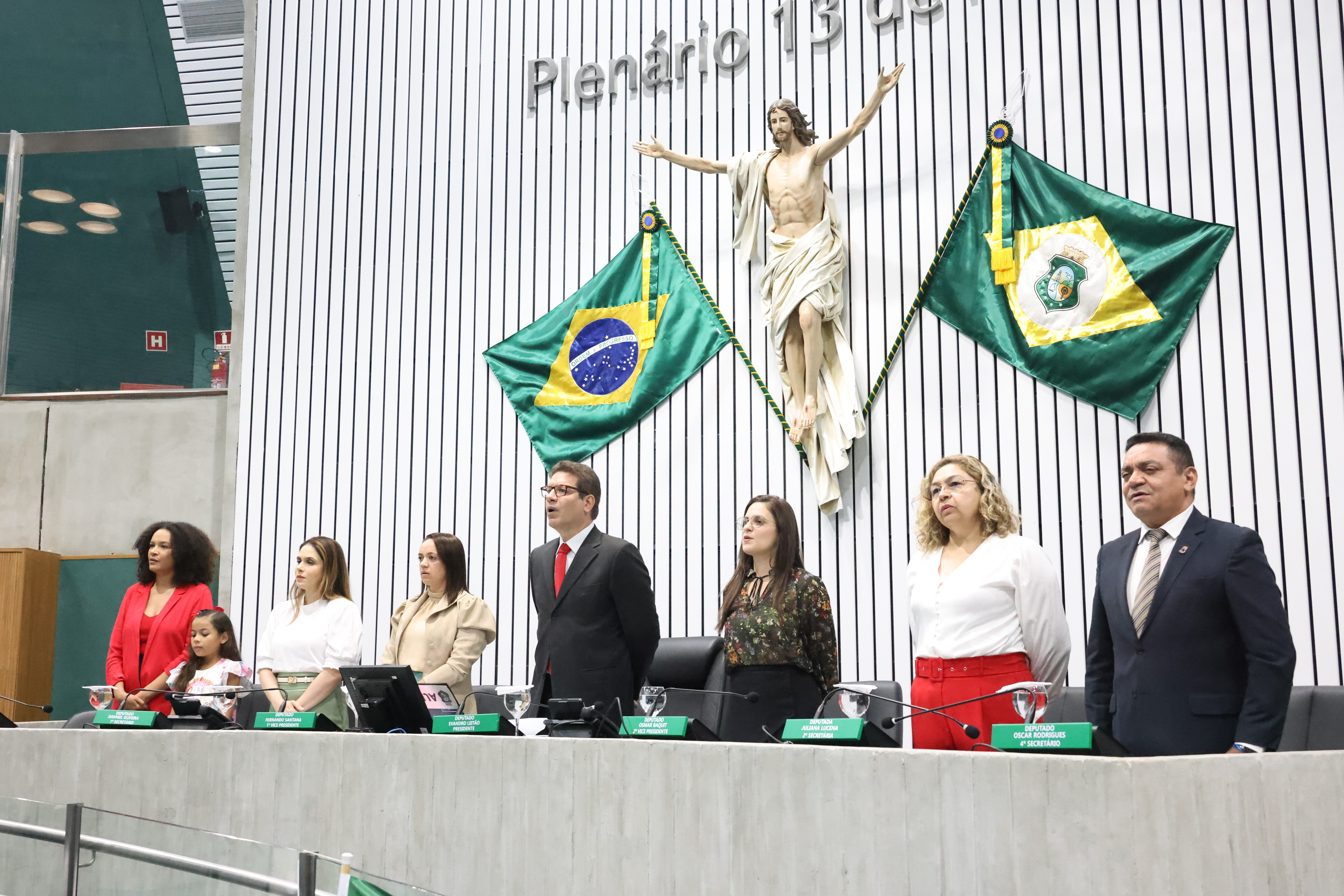 Sessão solene foi realizada no Plenário 13 de Maio