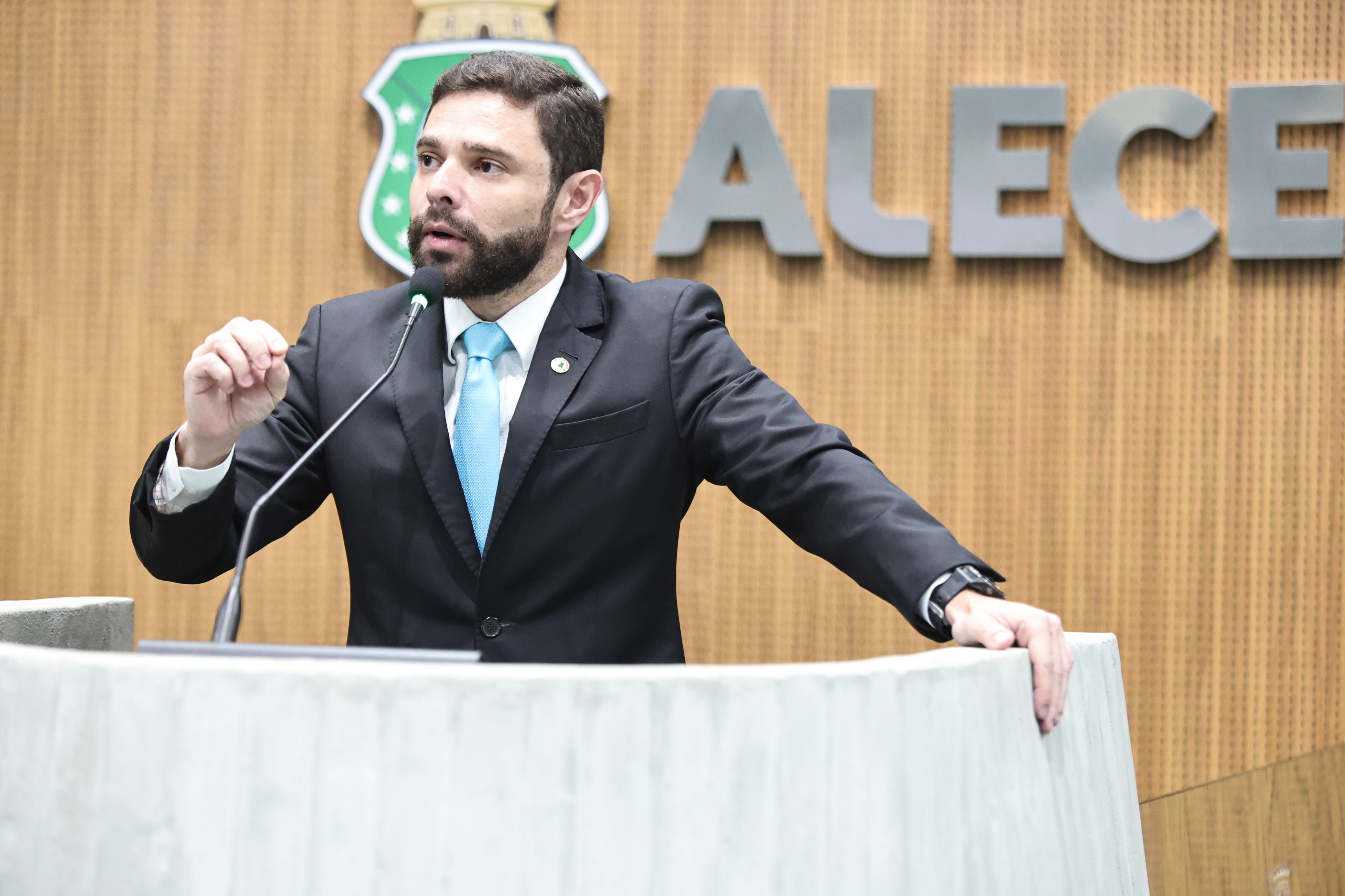 Júlio César Filho exalta currículo de Onélia Santana e defende indicação para o TCE