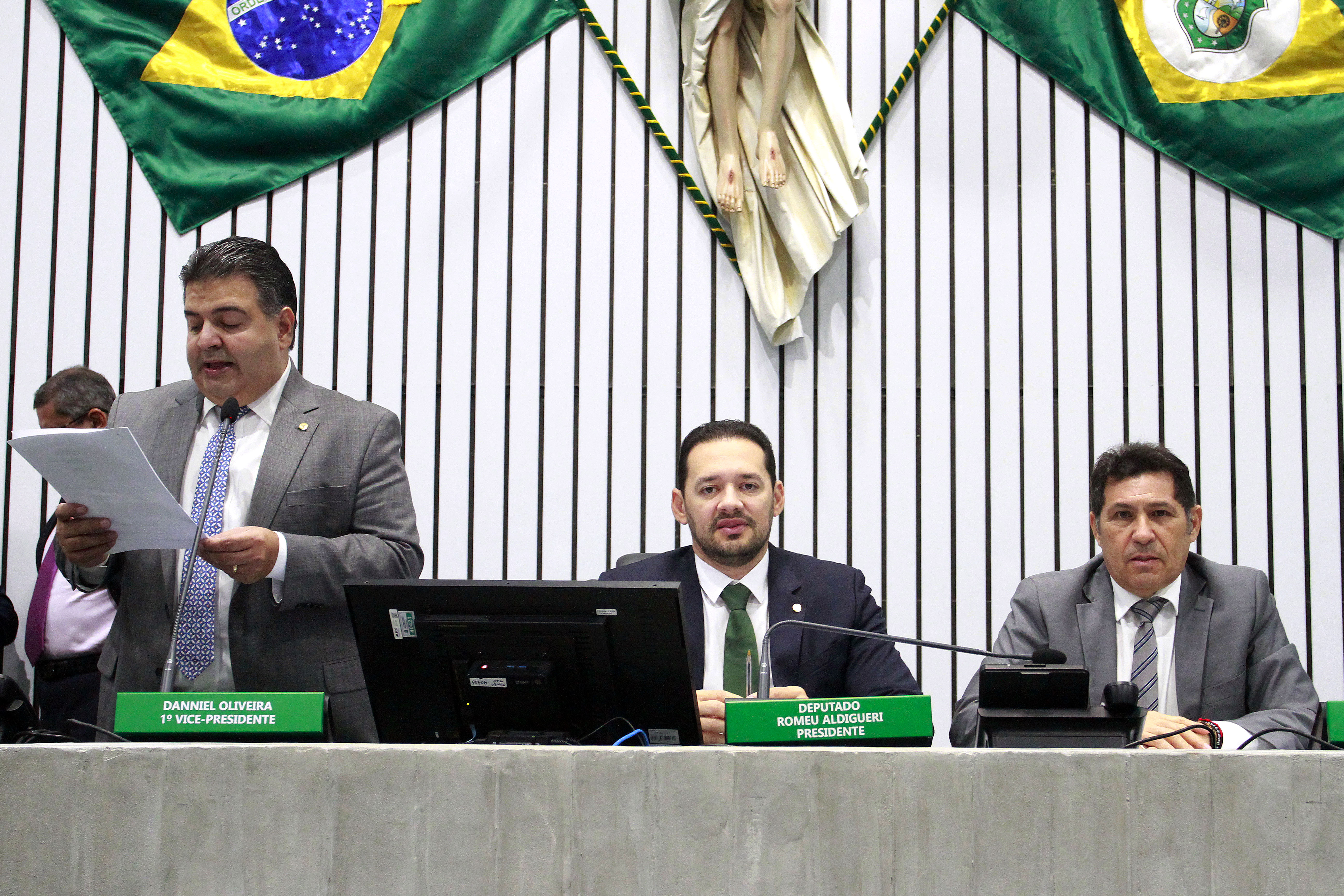 Leitura do expediente da sessão legislativa desta terça-feira
