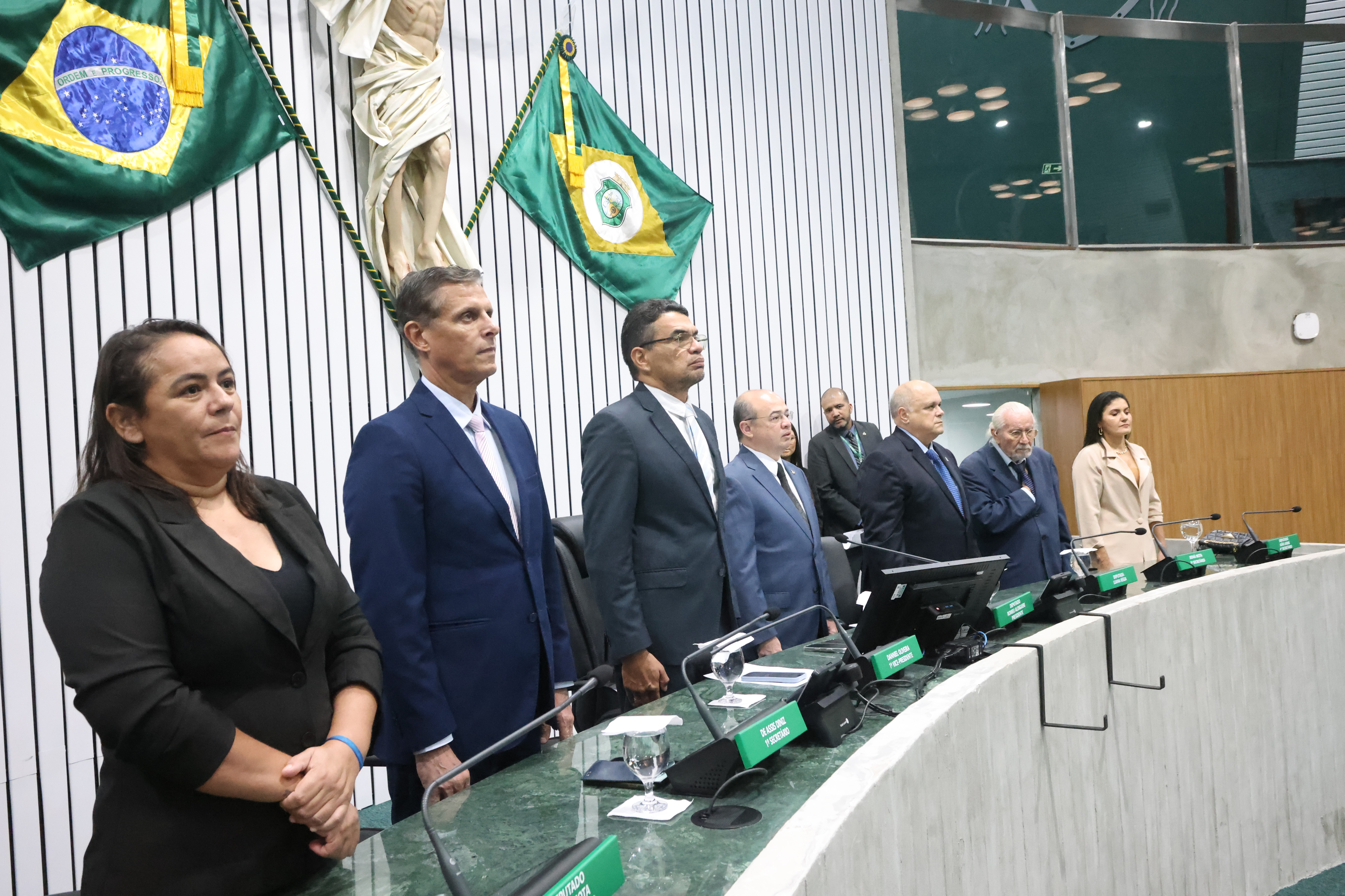 Sessão solene foi realizada no Plenário 13 de Maio