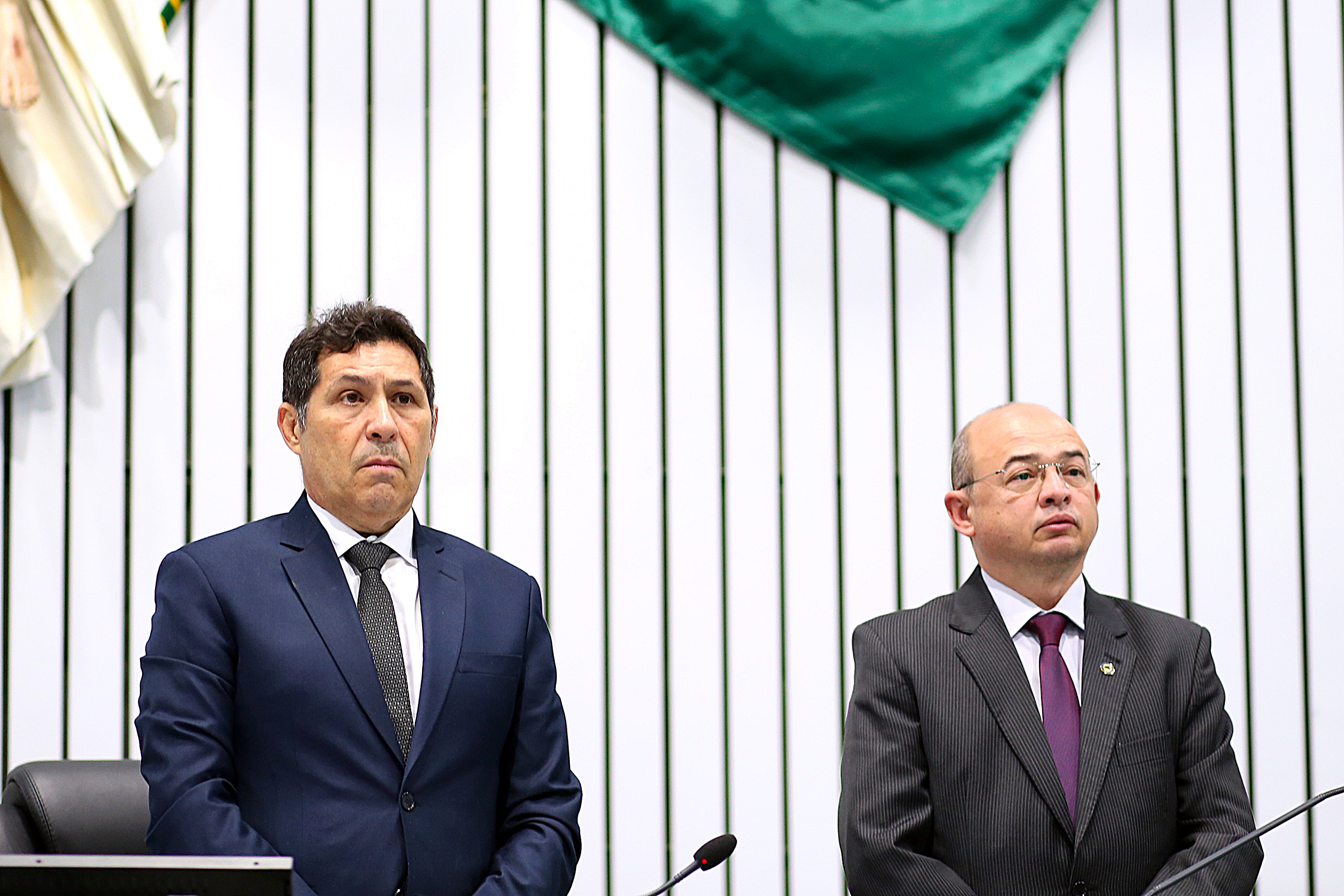 Minuto de silêncio durante a sessão plenária