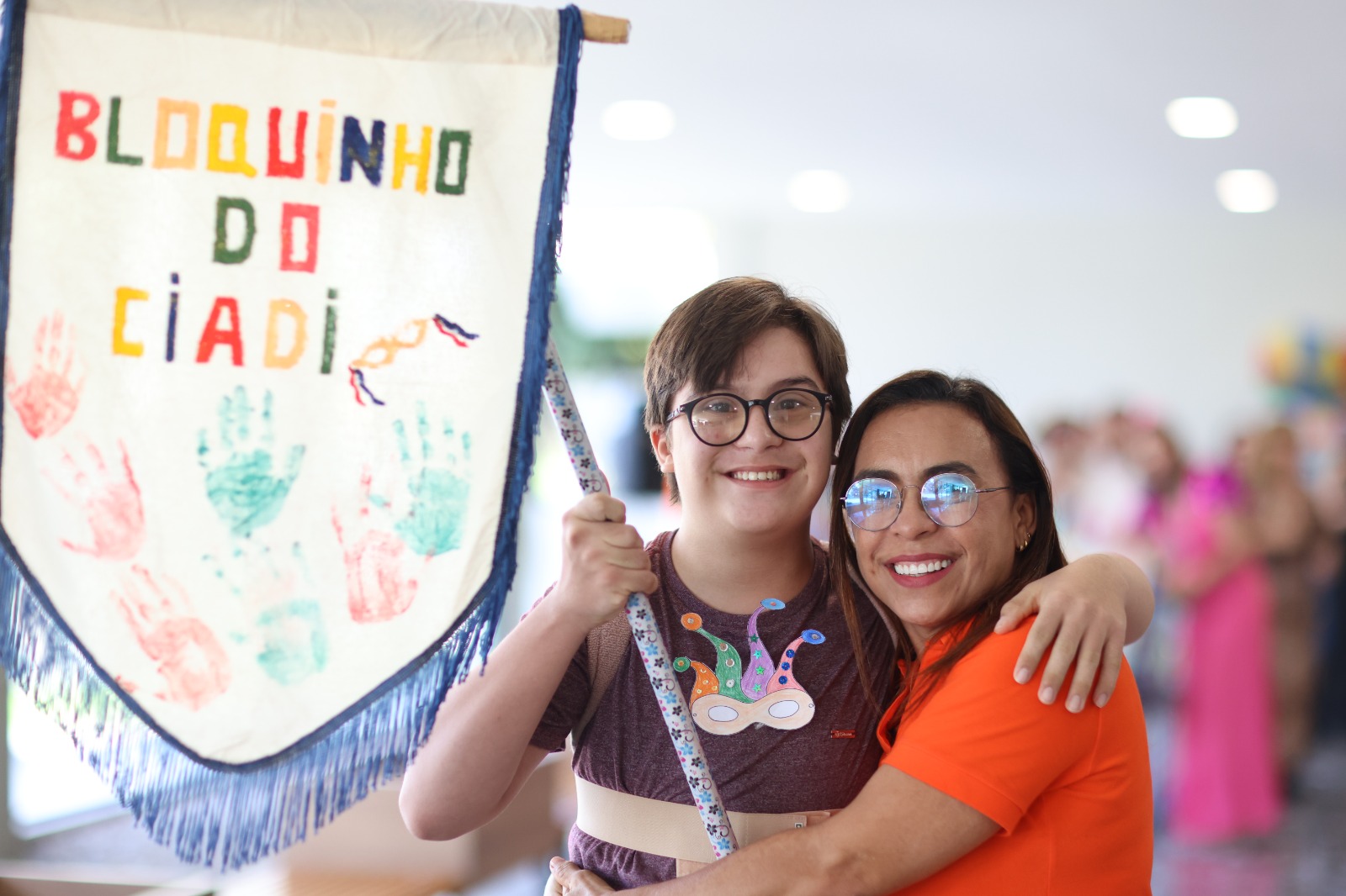 Crianças, famílias e equipe do Ciadi participaram da atividade lúdica de Carnaval