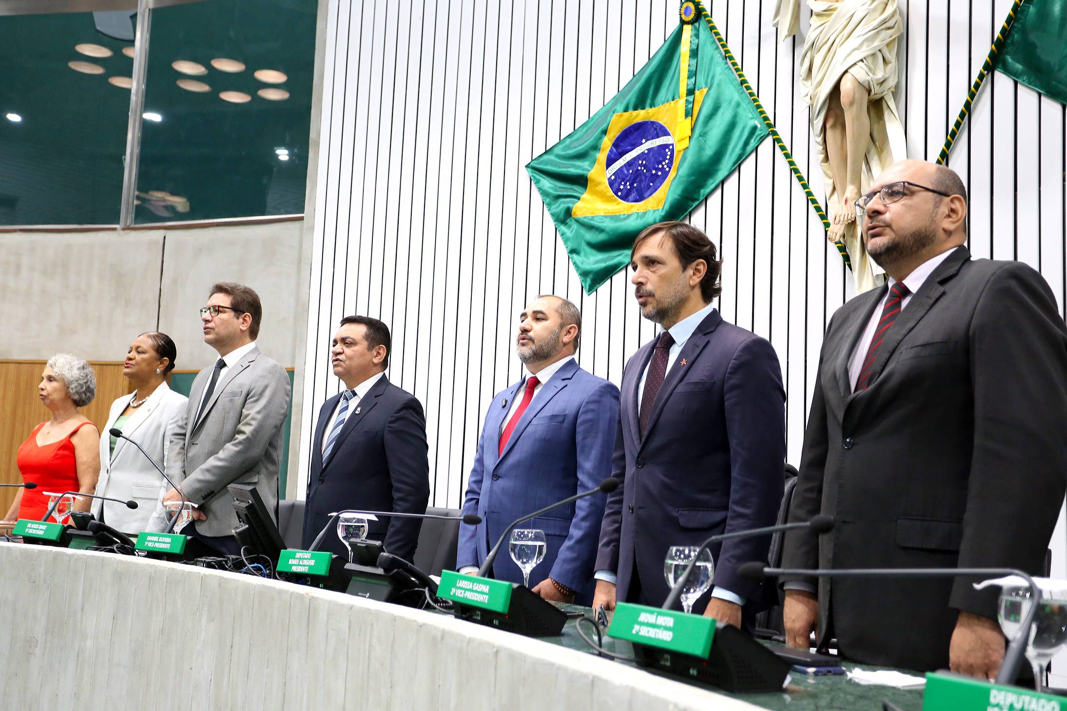 Sessão solene foi realizada no Plenário 13 de Maio