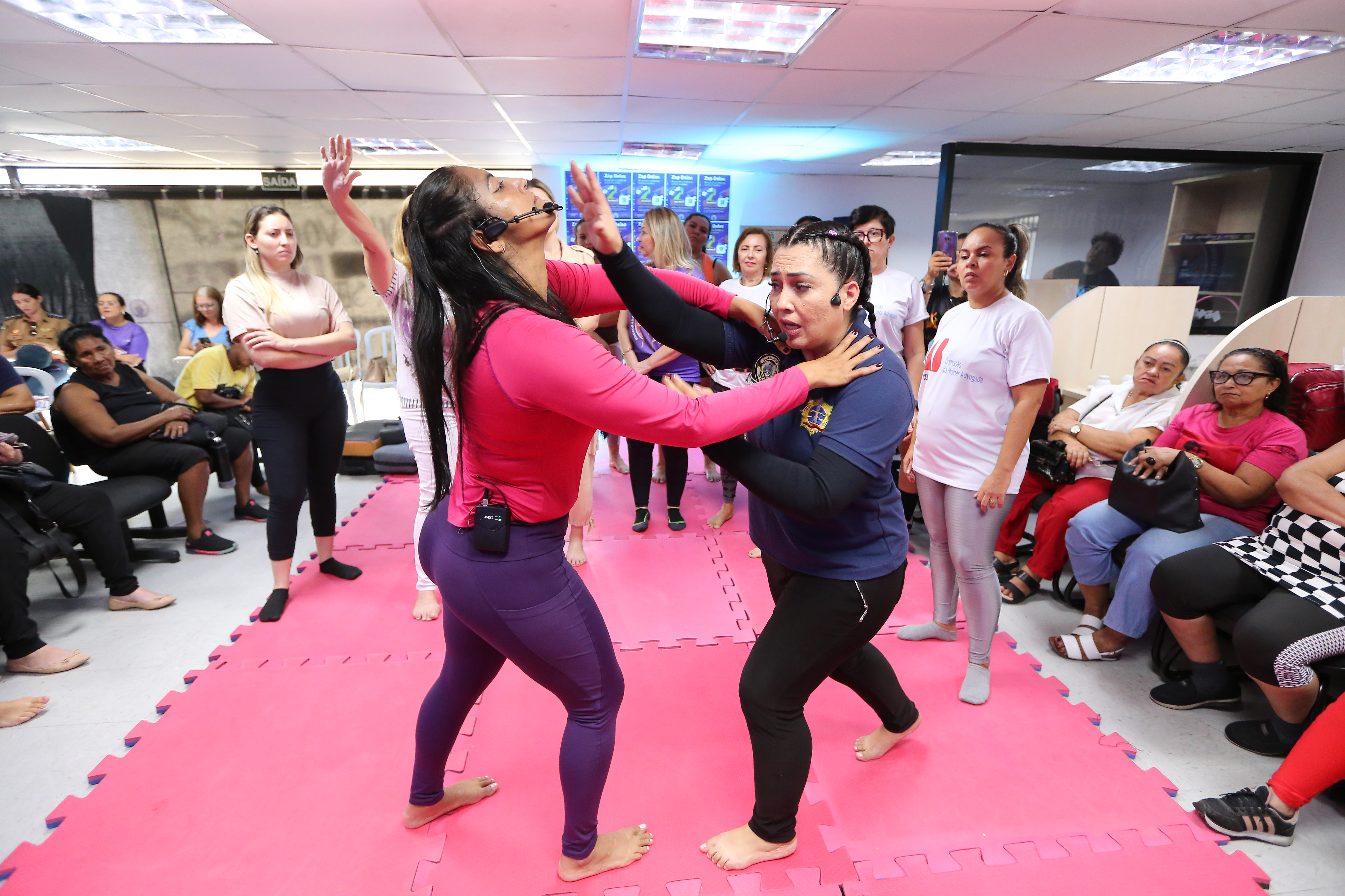 Oficina de defesa pessoal deu início à programação do Mês das Mulheres na Alece