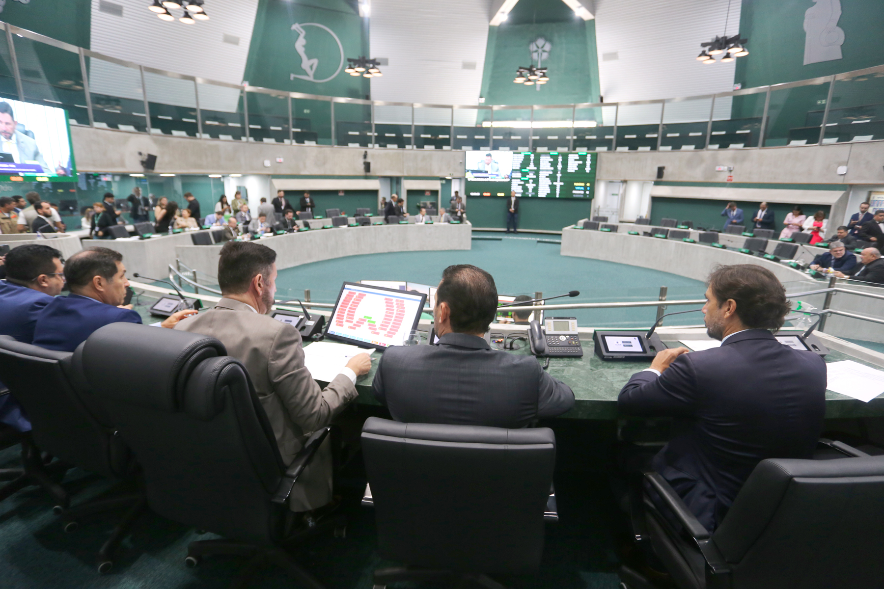 Votação ocorreu durante a sessão plenária desta quinta-feira (13/03)