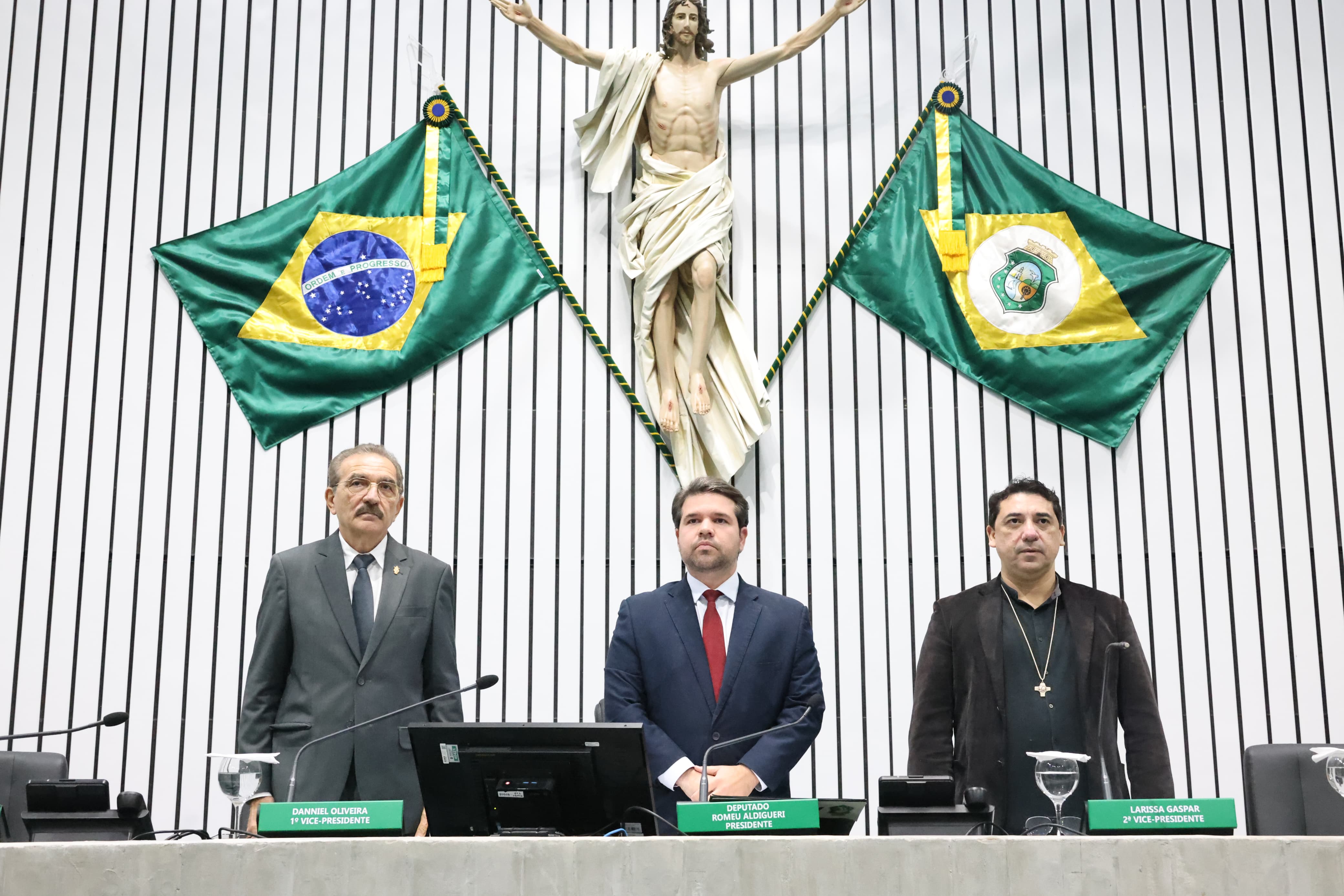 Sessão solene foi realizada no Plenário 13 de Maio