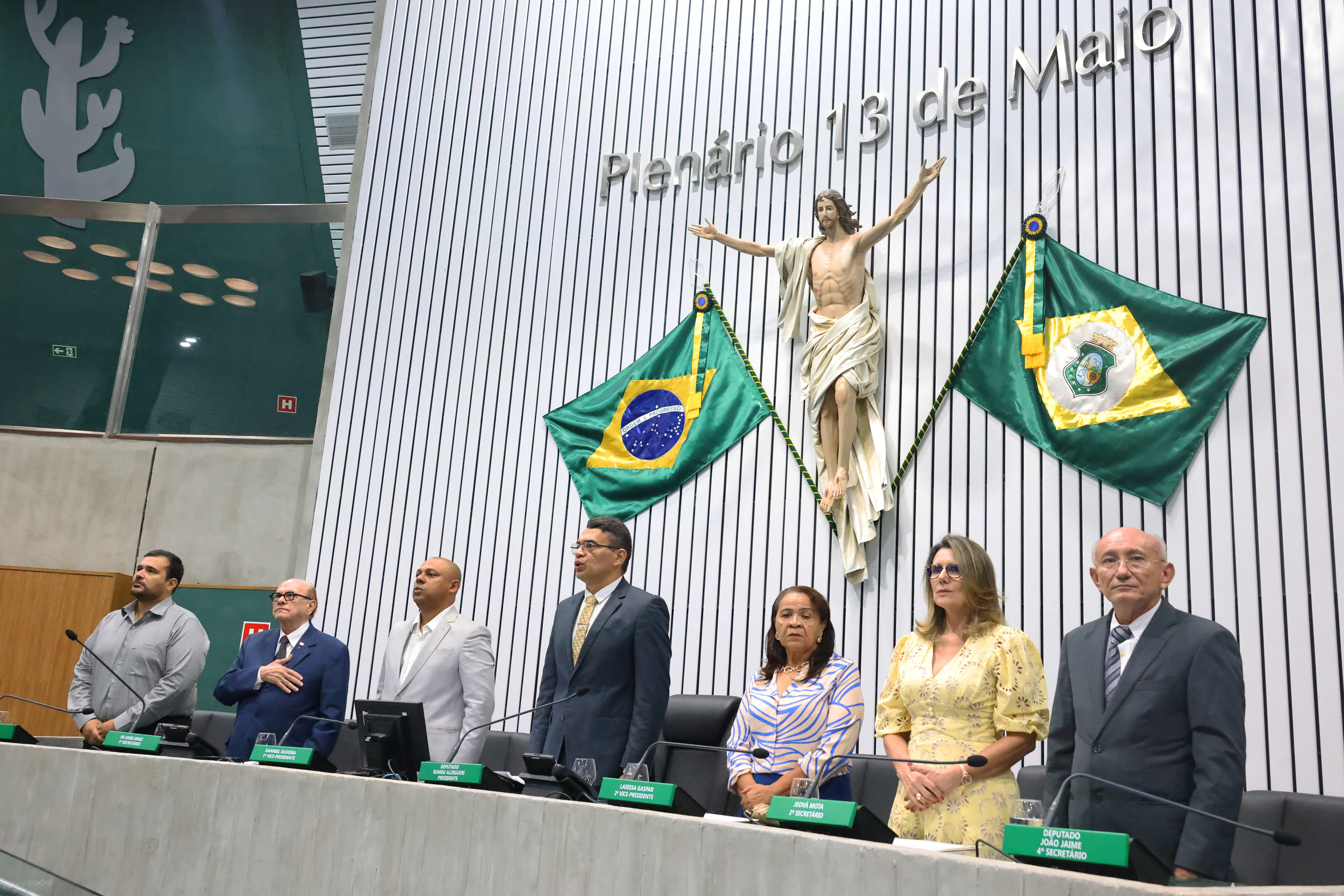 Sessão solene foi realizada no Plenário 13 de Maio