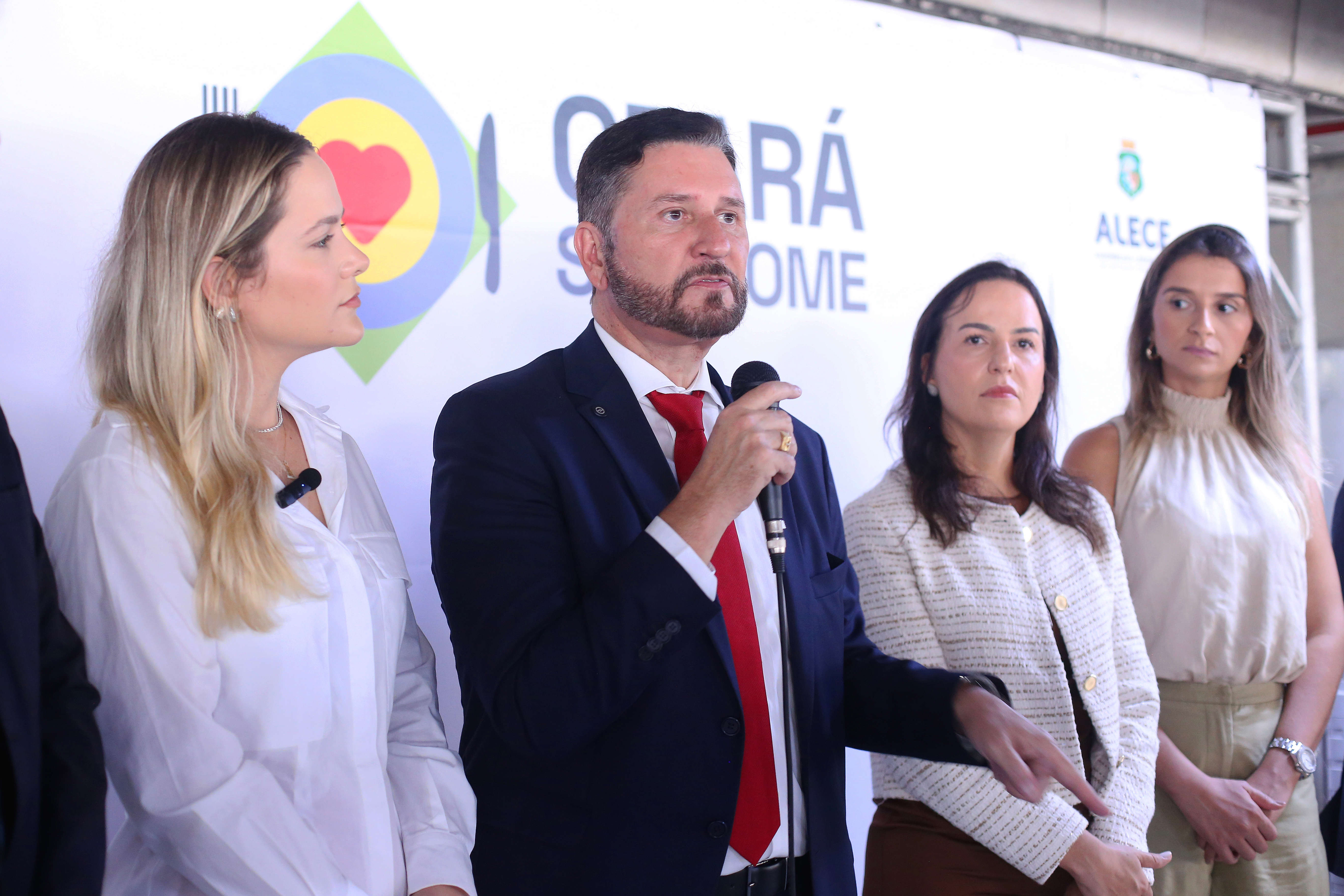 Entrega dos equipamentos ocorreu em evento realizado nesta quinta-feira (27/03)
