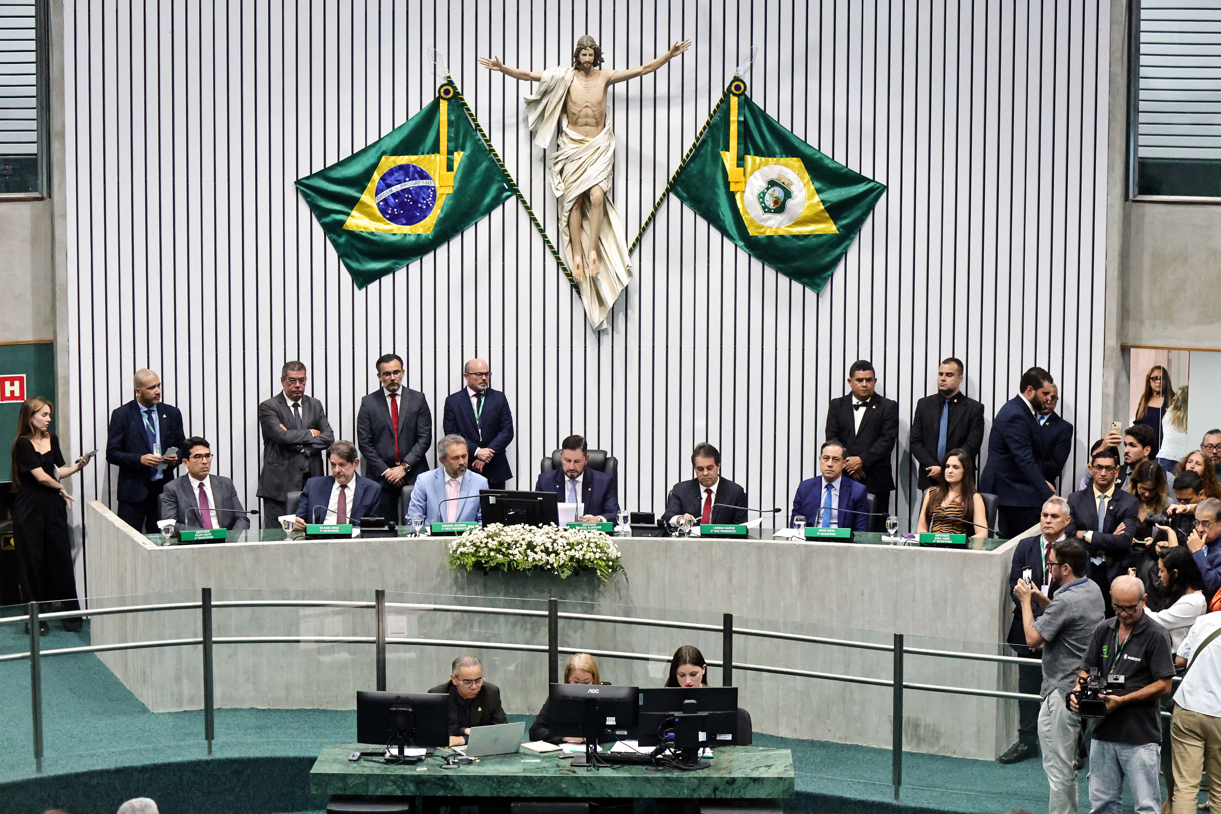 Sessão solene foi realizada no Plenário 13 de Maio