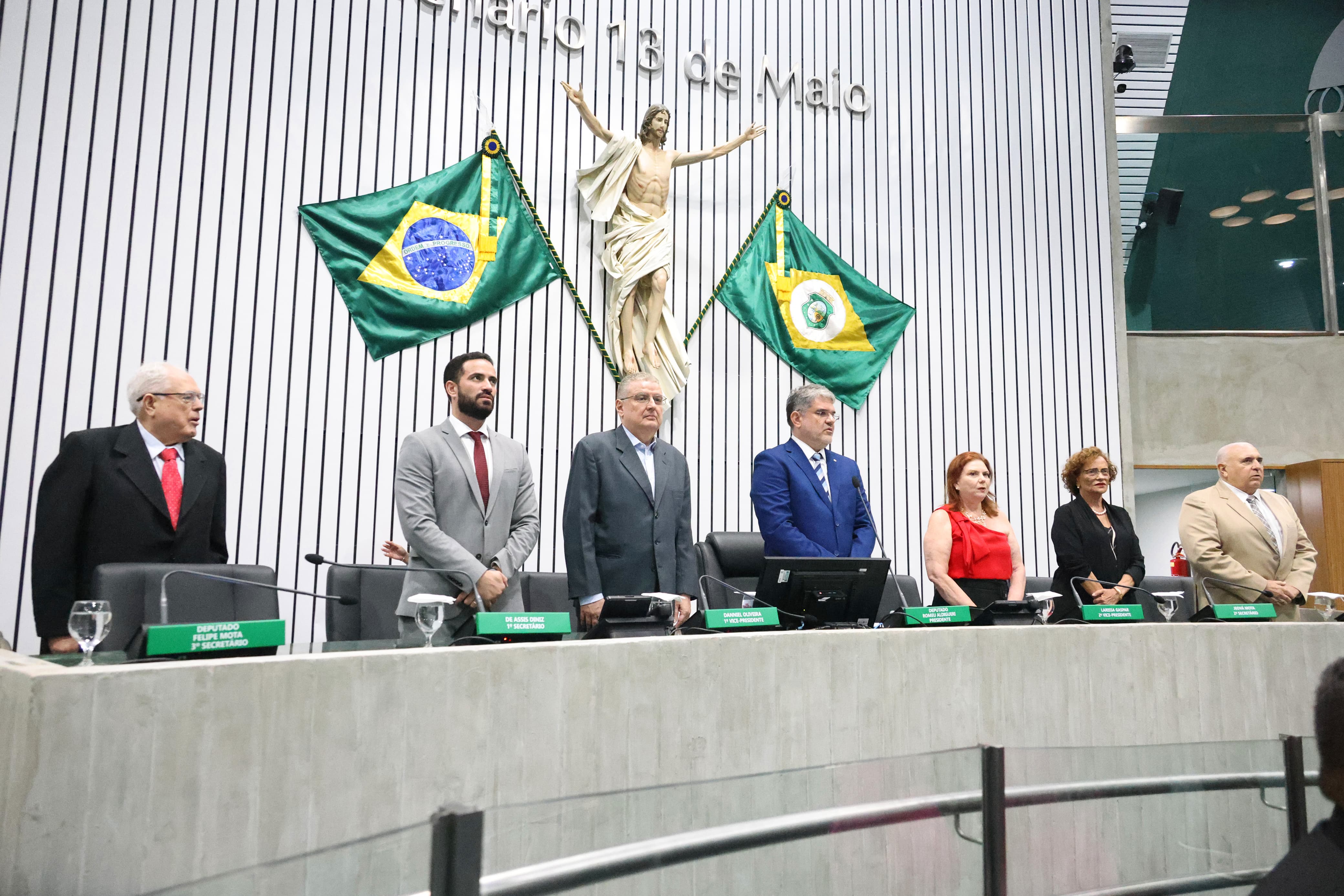 Sessão solene foi realizada no Plenário 13 de Maio