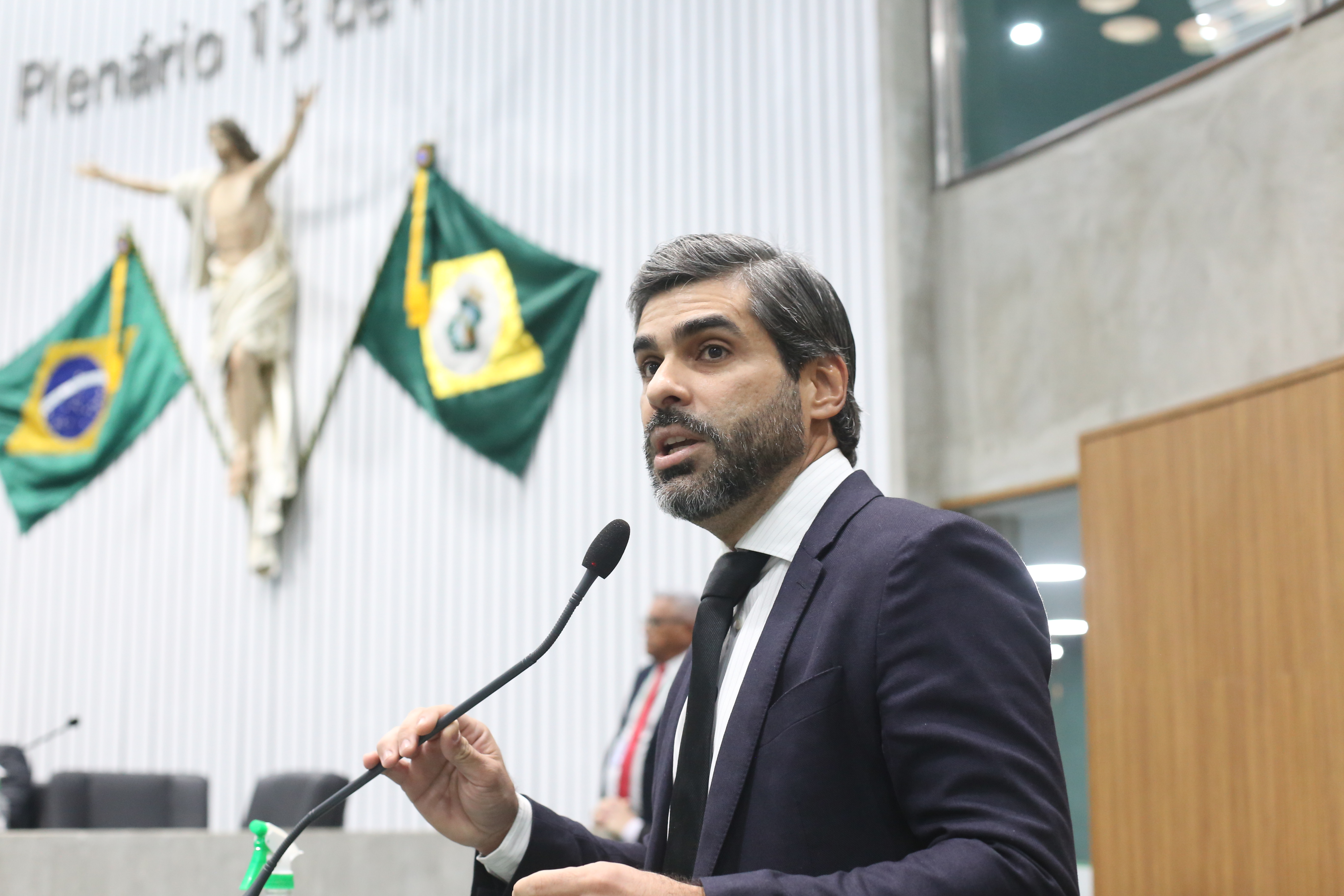 Deputado Queiroz Filho (PDT) em pronunciamento durante o segundo expediente desta quinta-feira (24/05)