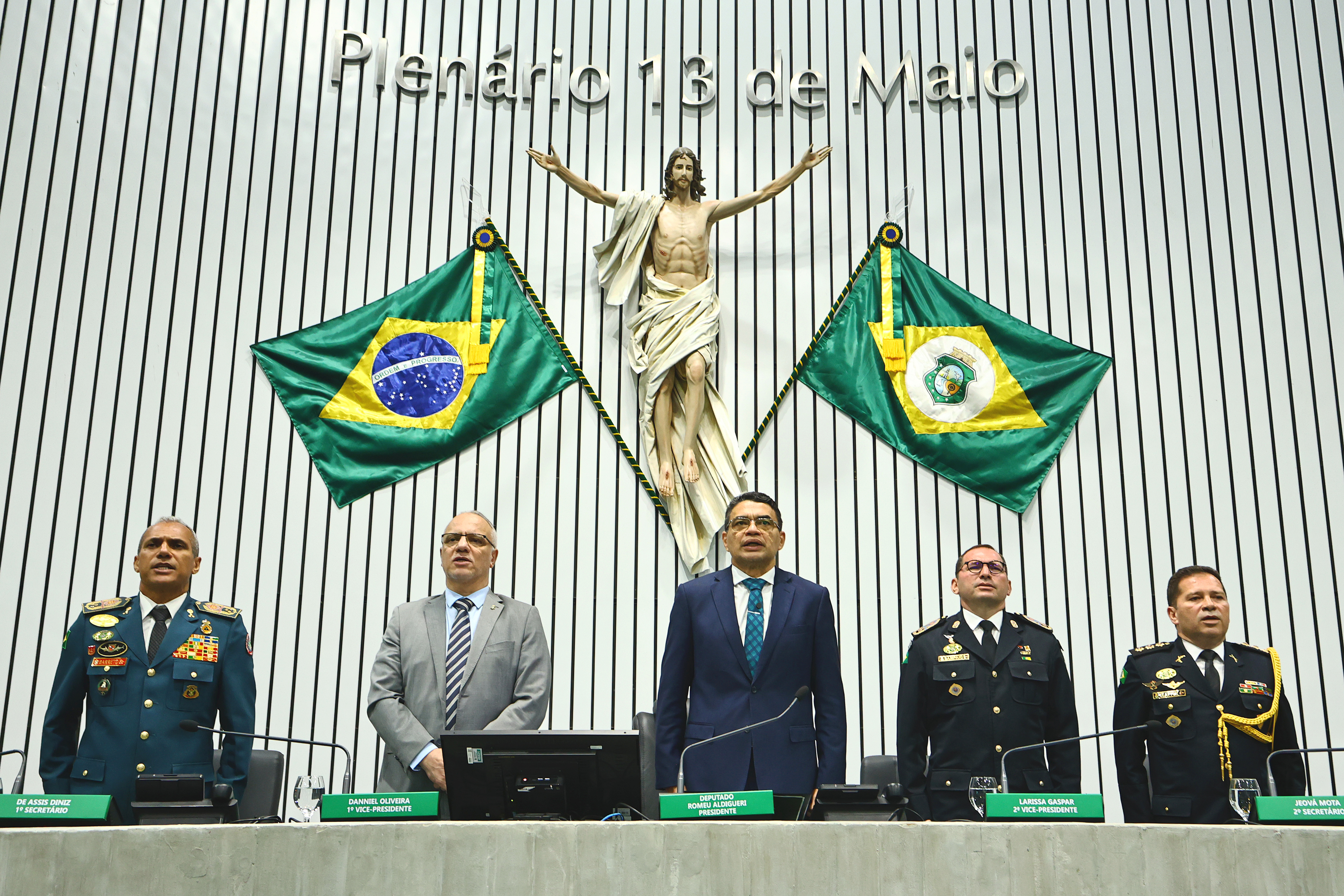 Sessão solene foi realizada no Plenário 13 de Maio