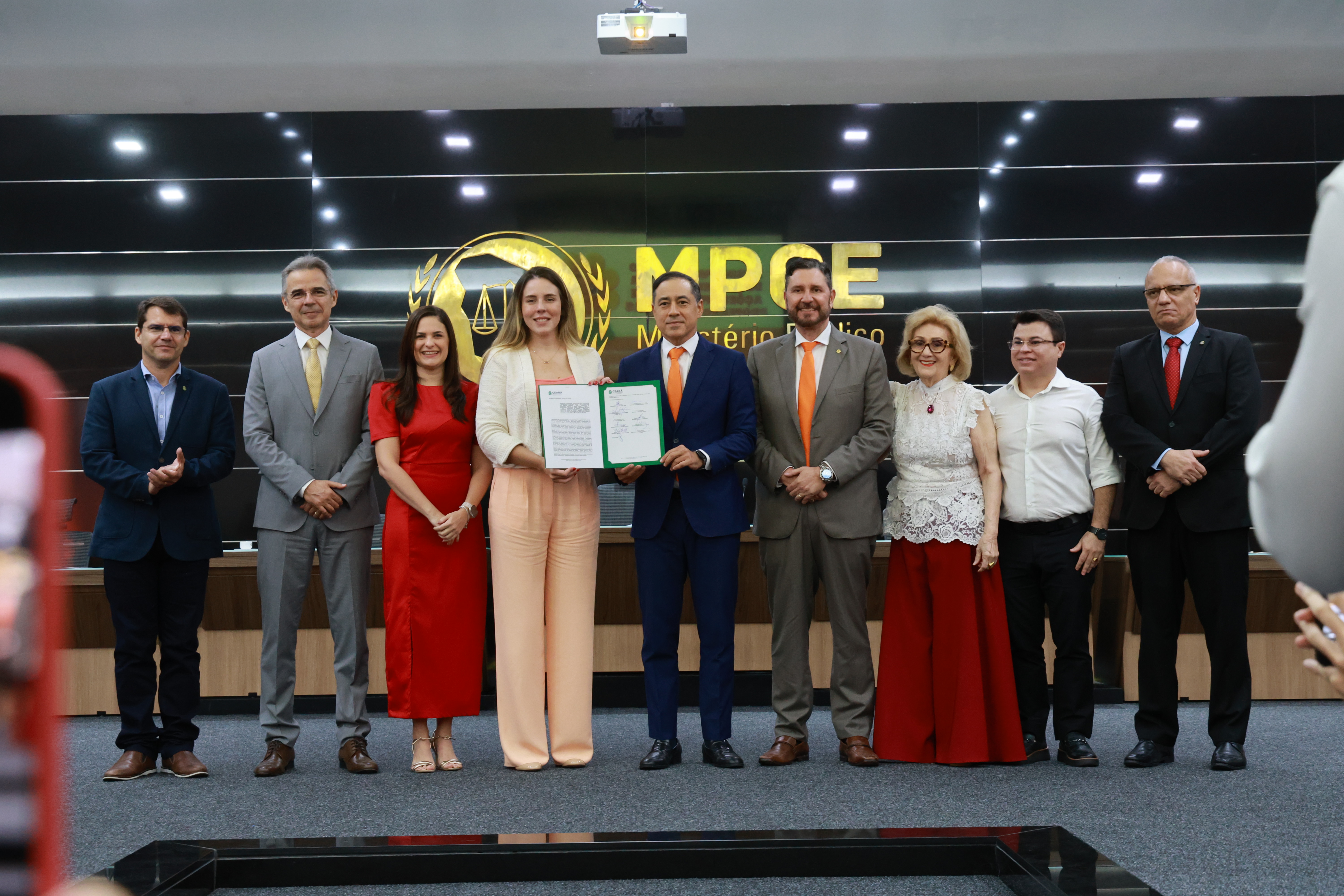 Alece integra termo de cooperação para ações de proteção às crianças e adolescentes