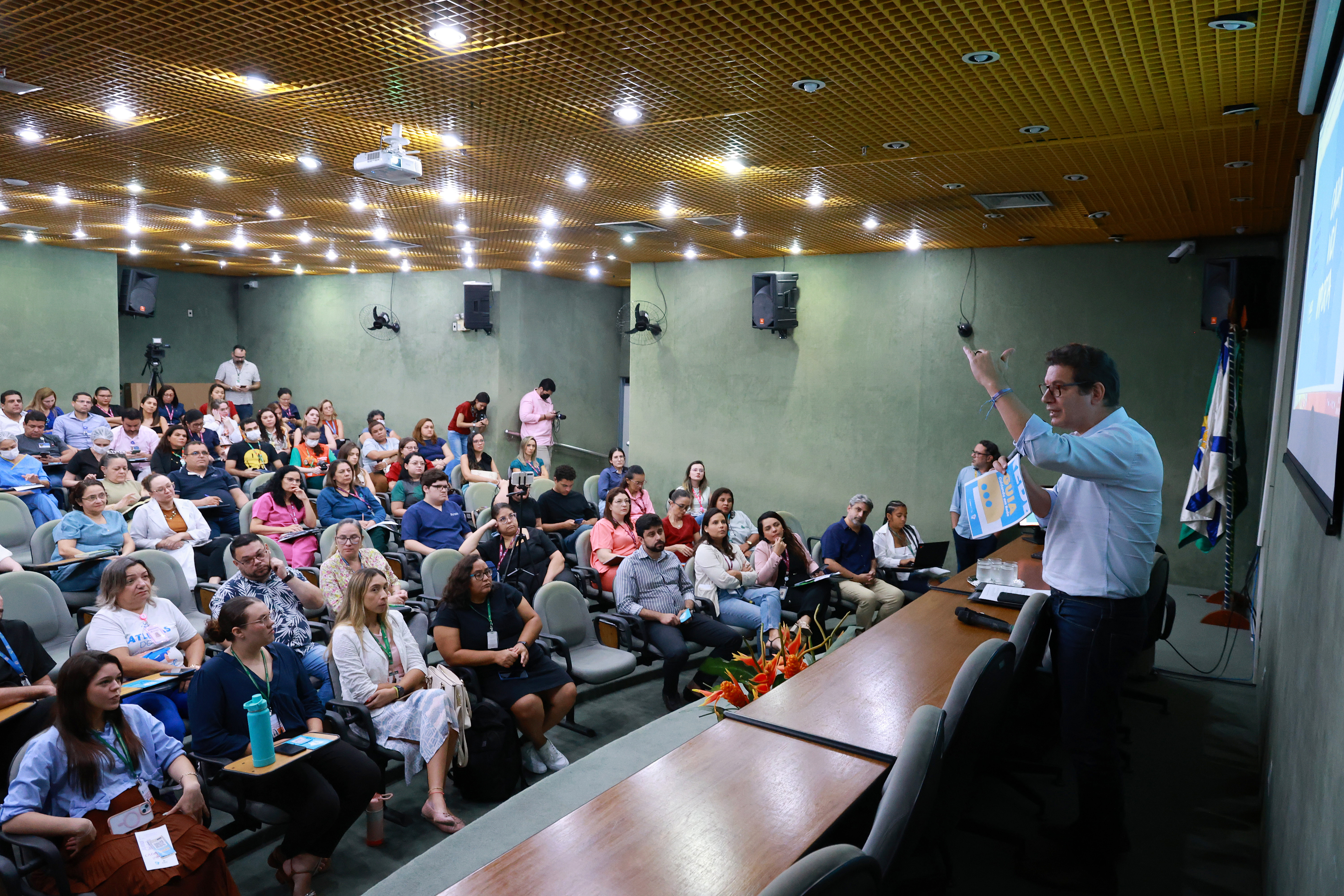 Comitê da Alece lança guia e realiza formação para atenção a pessoas vítimas de violência