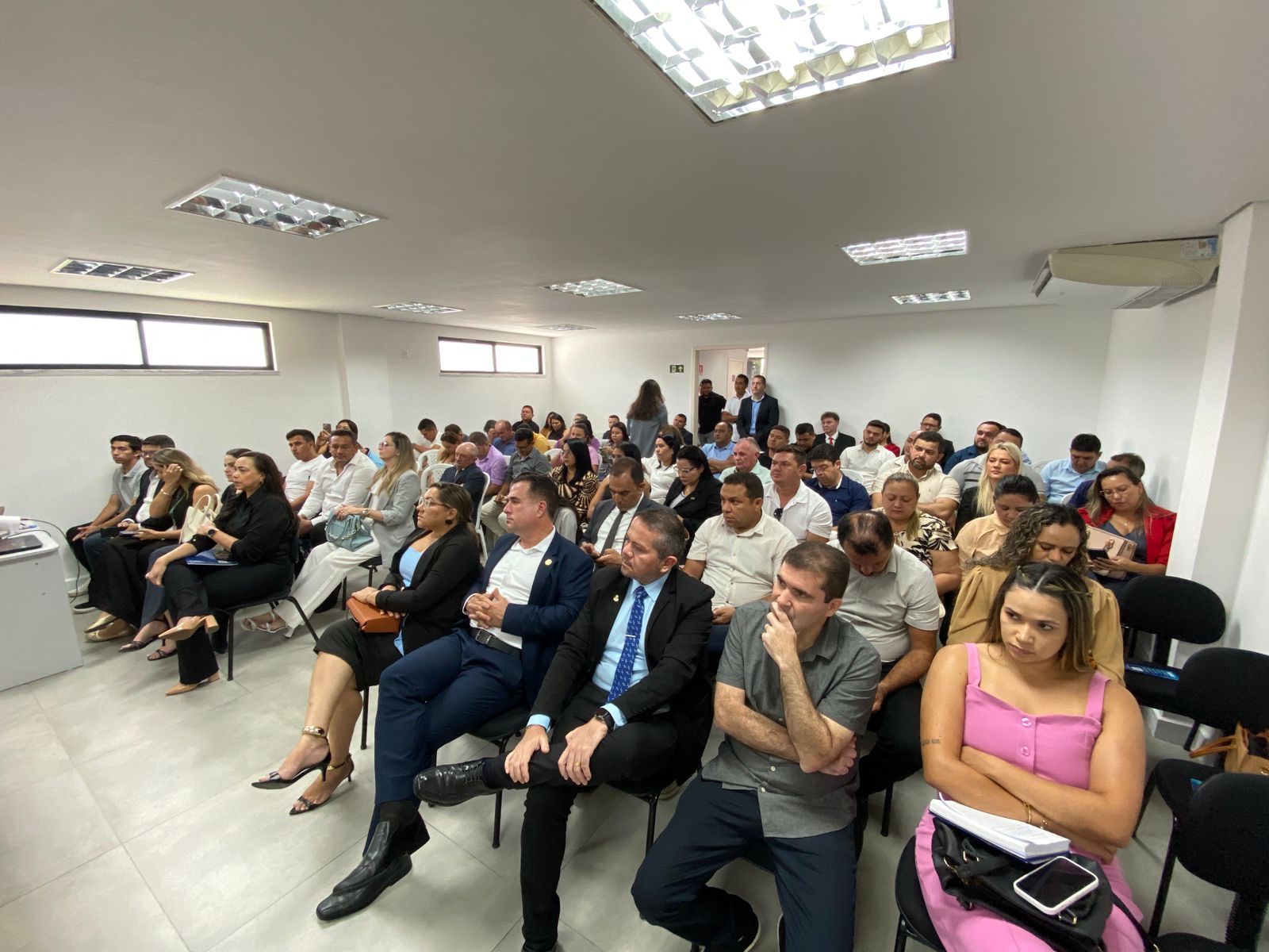 Alece marca presença em evento da União dos Vereadores do Ceará