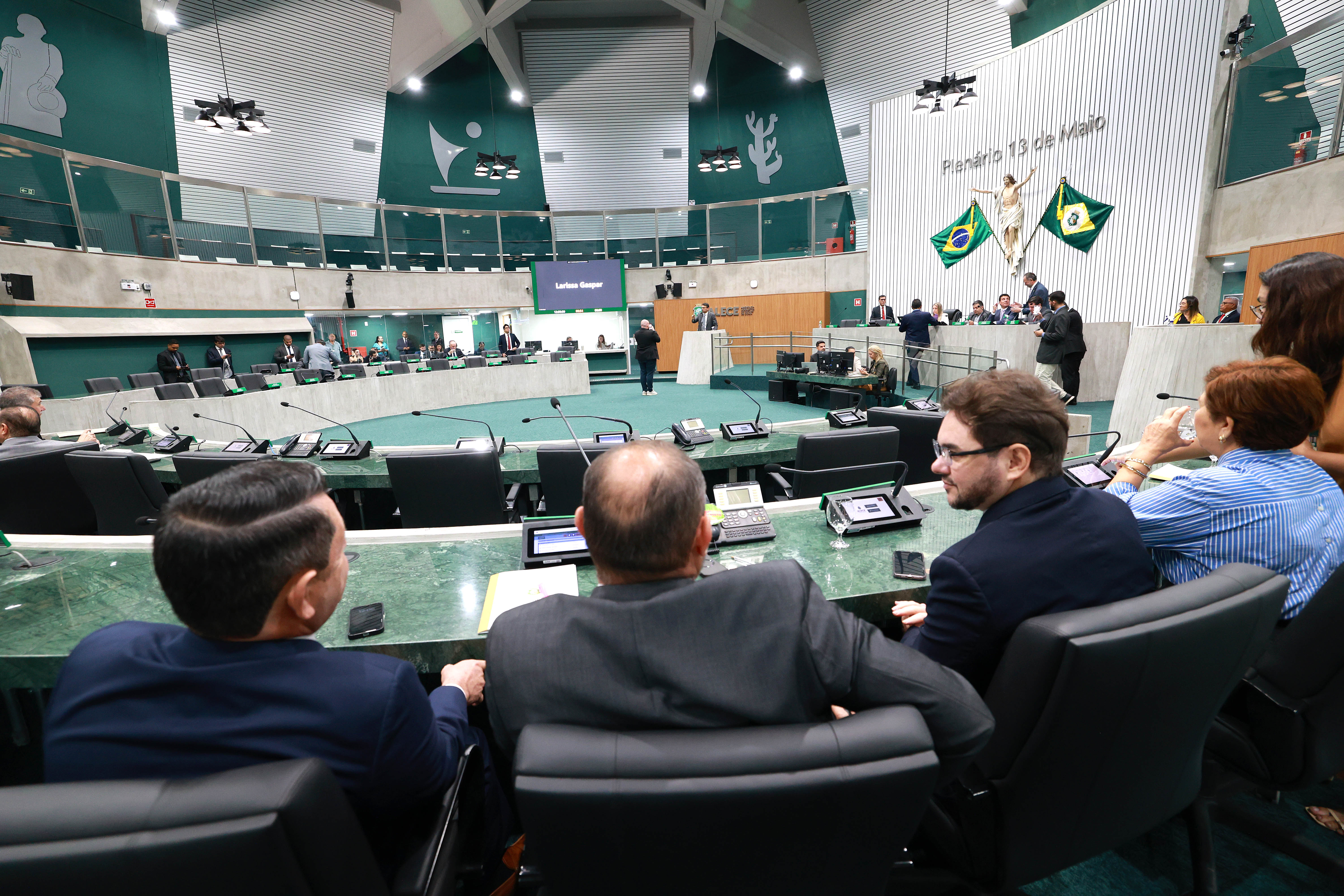 Programas sociais, PEC Nordeste, interrogatórios no STF e violência contra mulher em pauta na ordem do dia