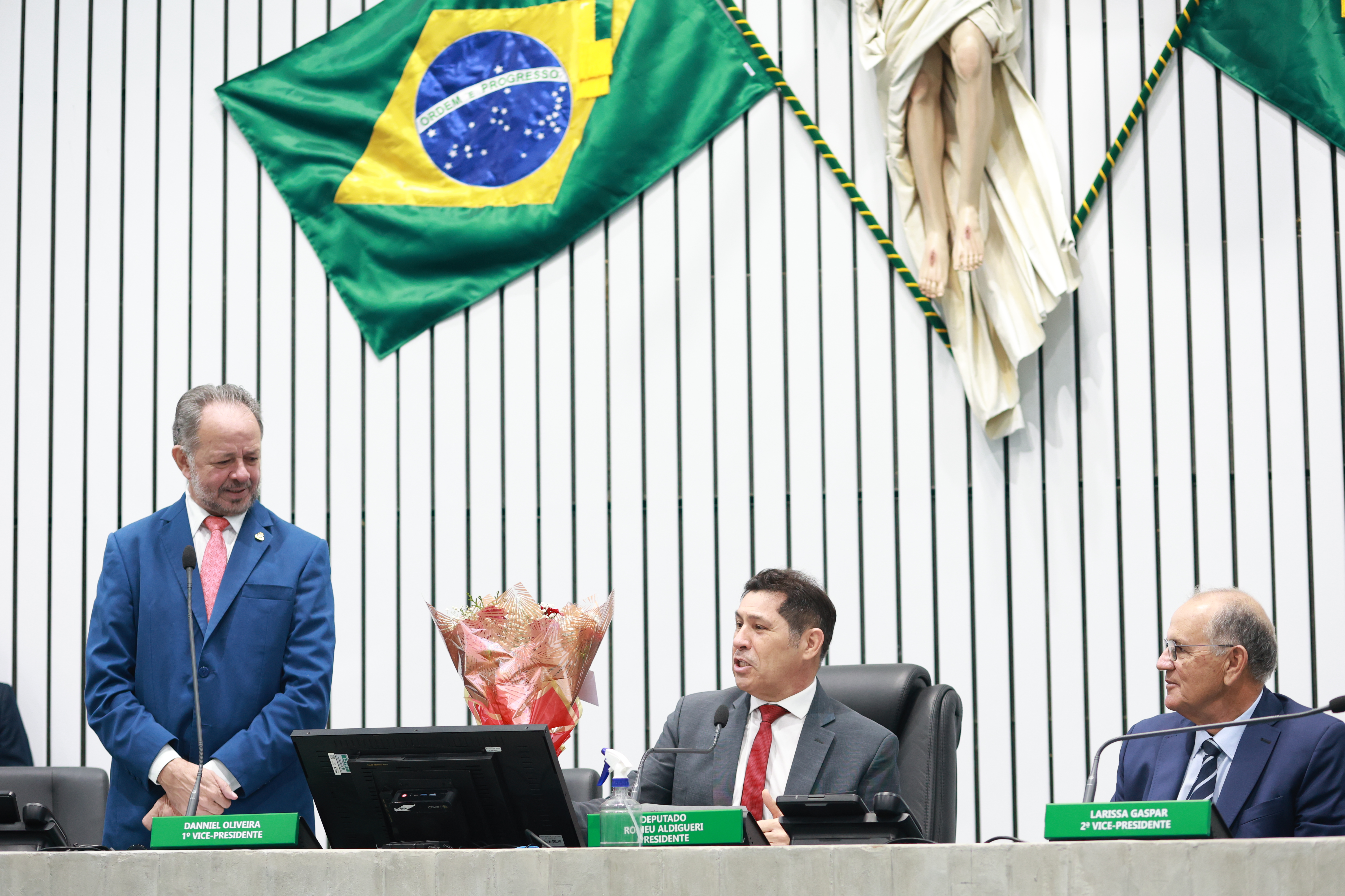 Segurança pública, saúde e interiorização da educação pautam a ordem do dia da sessão plenária desta quinta-feira