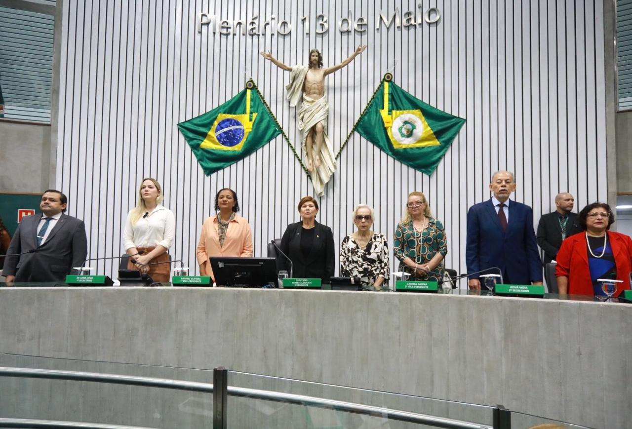 Alece homenageia Wandy Barbosa Gadelha e celebra o Dia Internacional das Mulheres na Engenharia