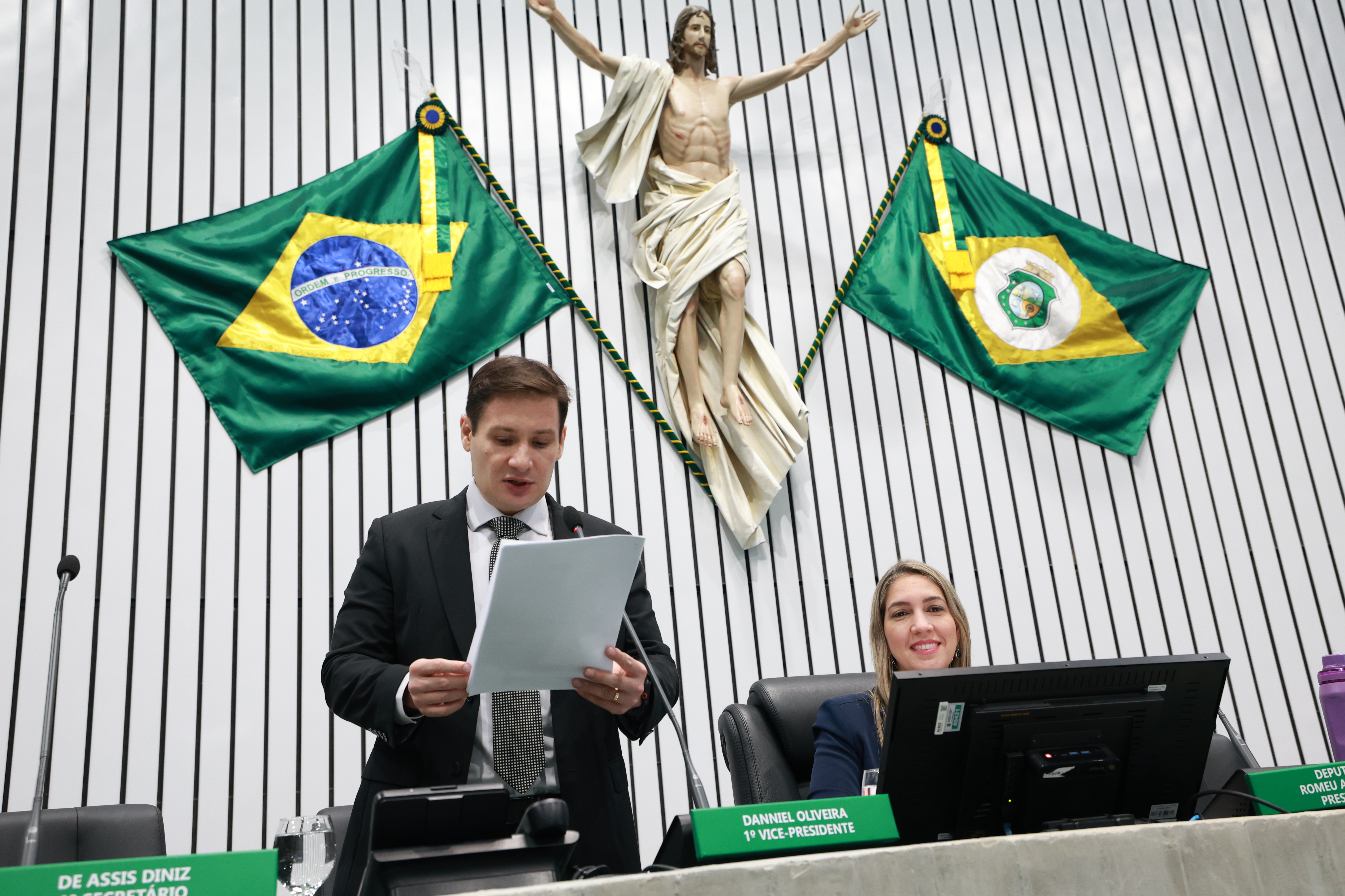 Recuperação de rodovias estaduais, renegociação de dívidas e festejos cearenses são destaques na ordem do dia
