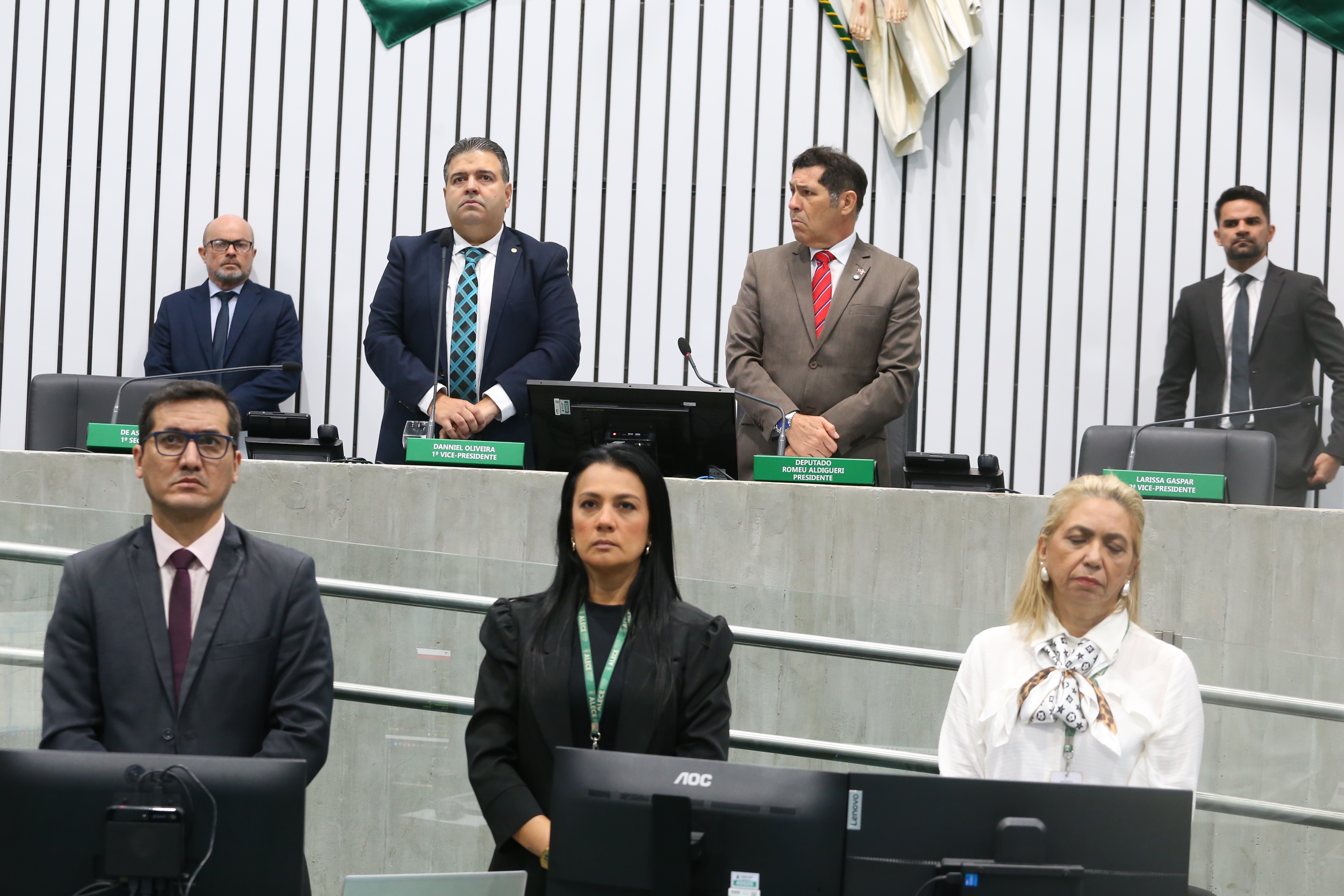 Alece presta um minuto de silêncio à ex-vereadora Nelba Fortaleza