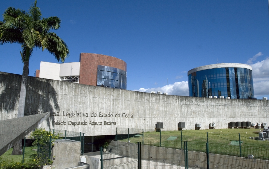 Alece homenageia bispo Hamilton Fernando e o trabalho social da Igreja Universal do Reino de Deus