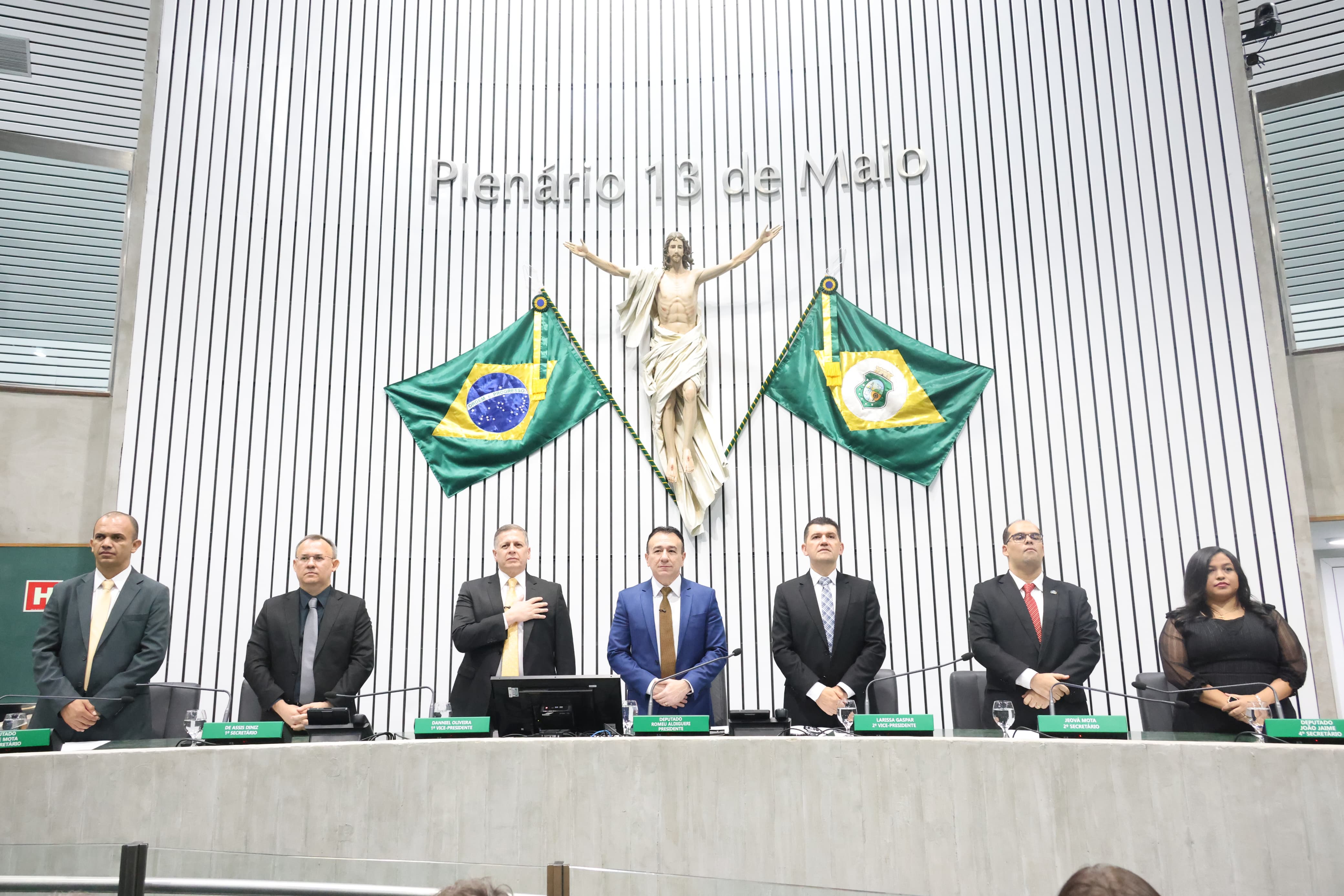 Alece entrega Título de Cidadão Cearense ao Bispo Fernando da Igreja Universal no Ceará