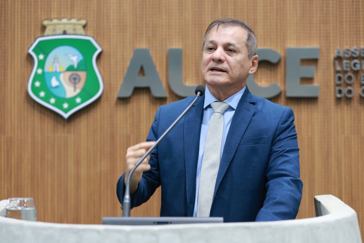 Deputado Firmo Camurça (União)