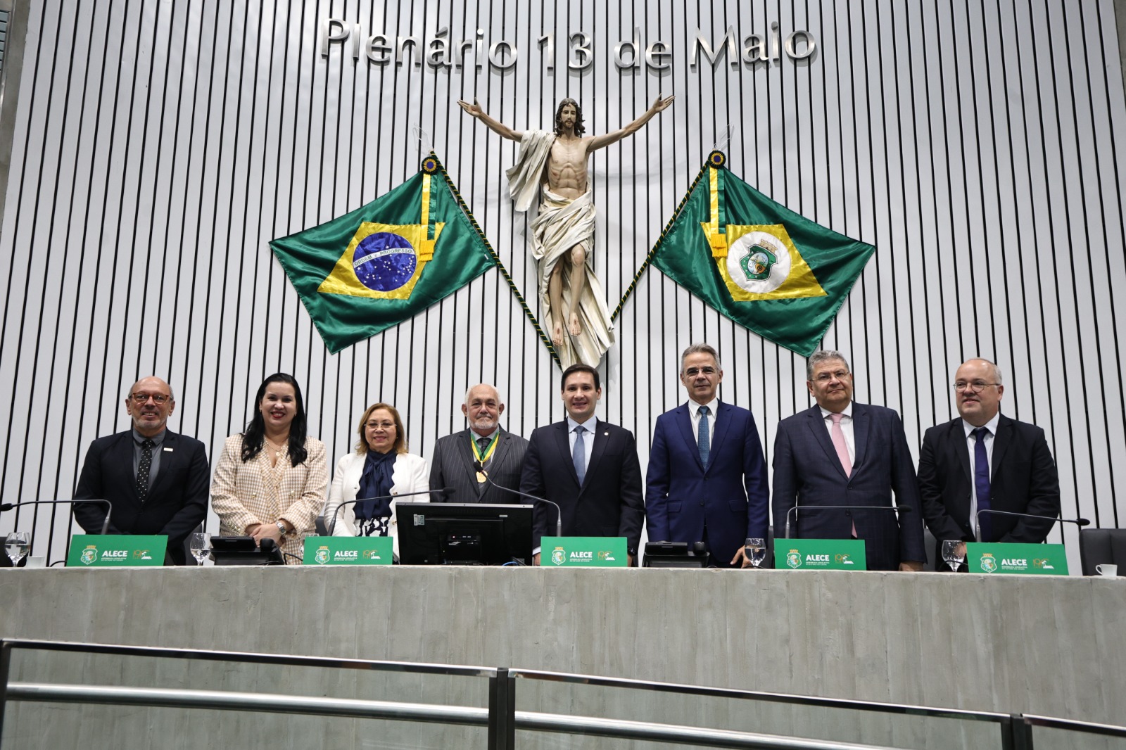Alece entrega Medalha Plenário 13 de Maio ao desembargador Durval Aires Filho