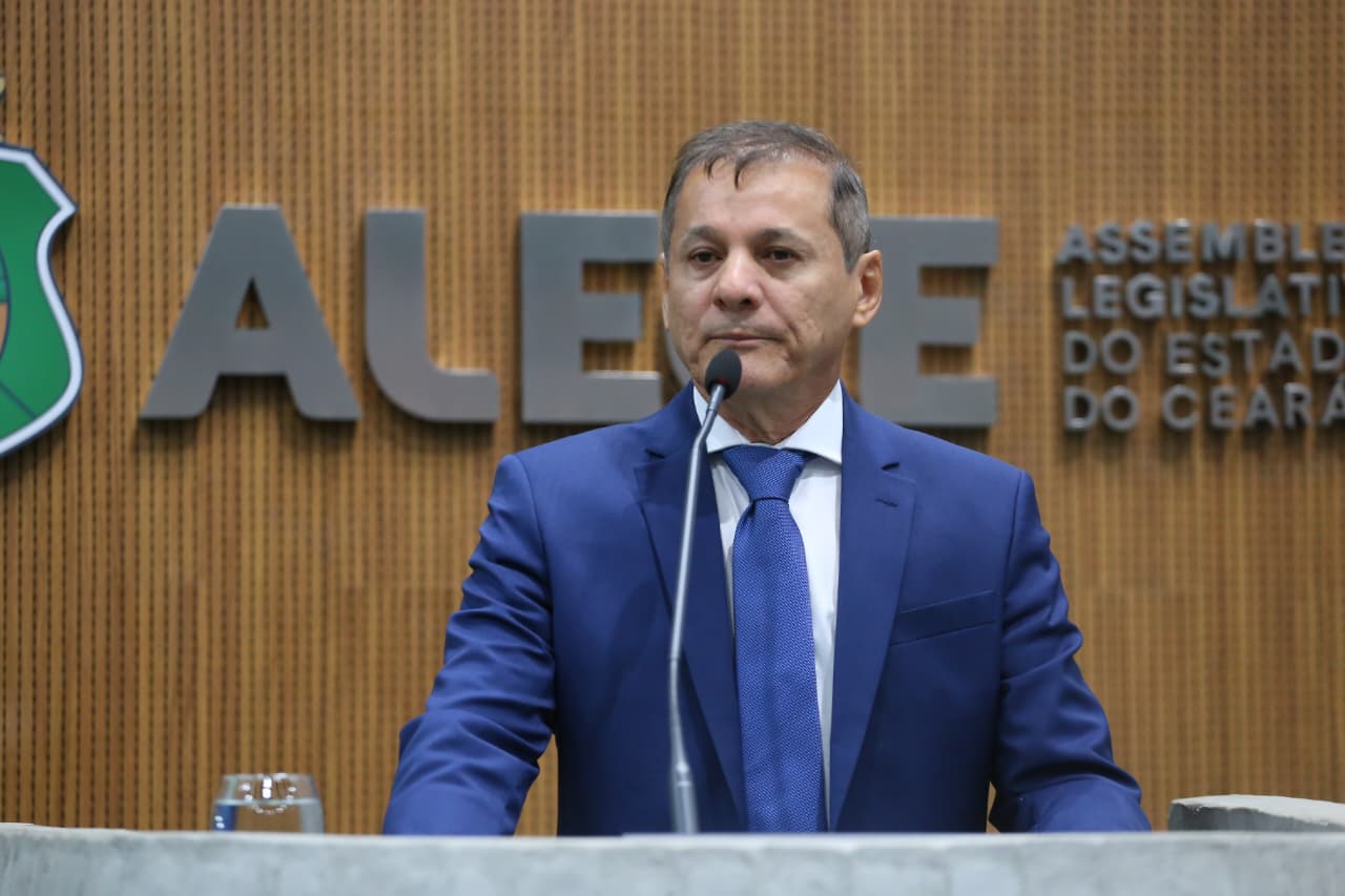 Deputado Firmo Camurça (União)