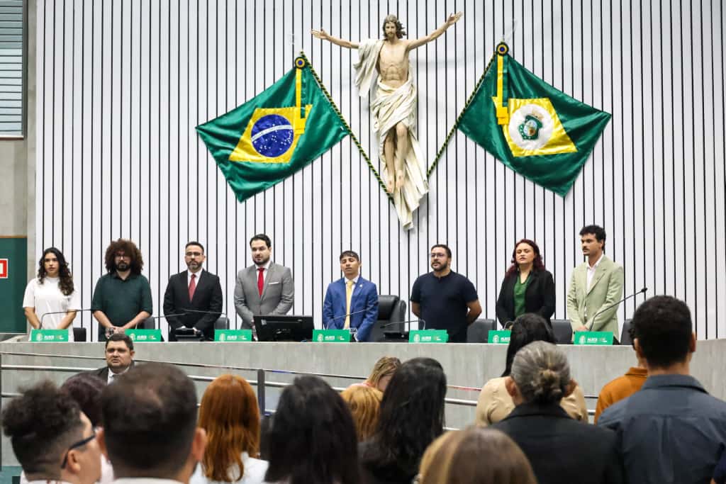 Sessão solene foi realizada no Plenário 13 de Maio