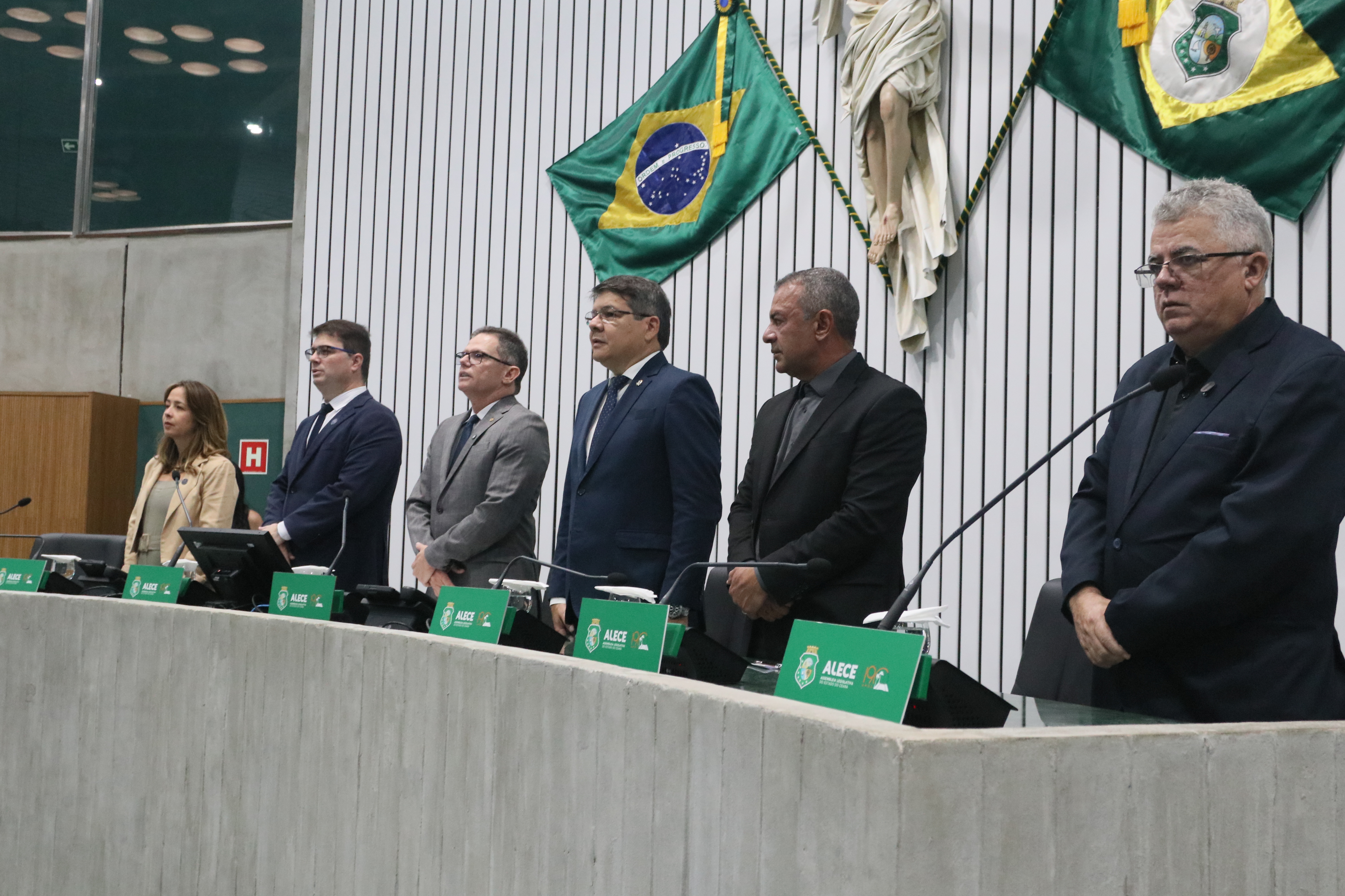 A cerimônia reuniu dirigentes e gestores da rede de supermercados no Plenário 13 de Maio
