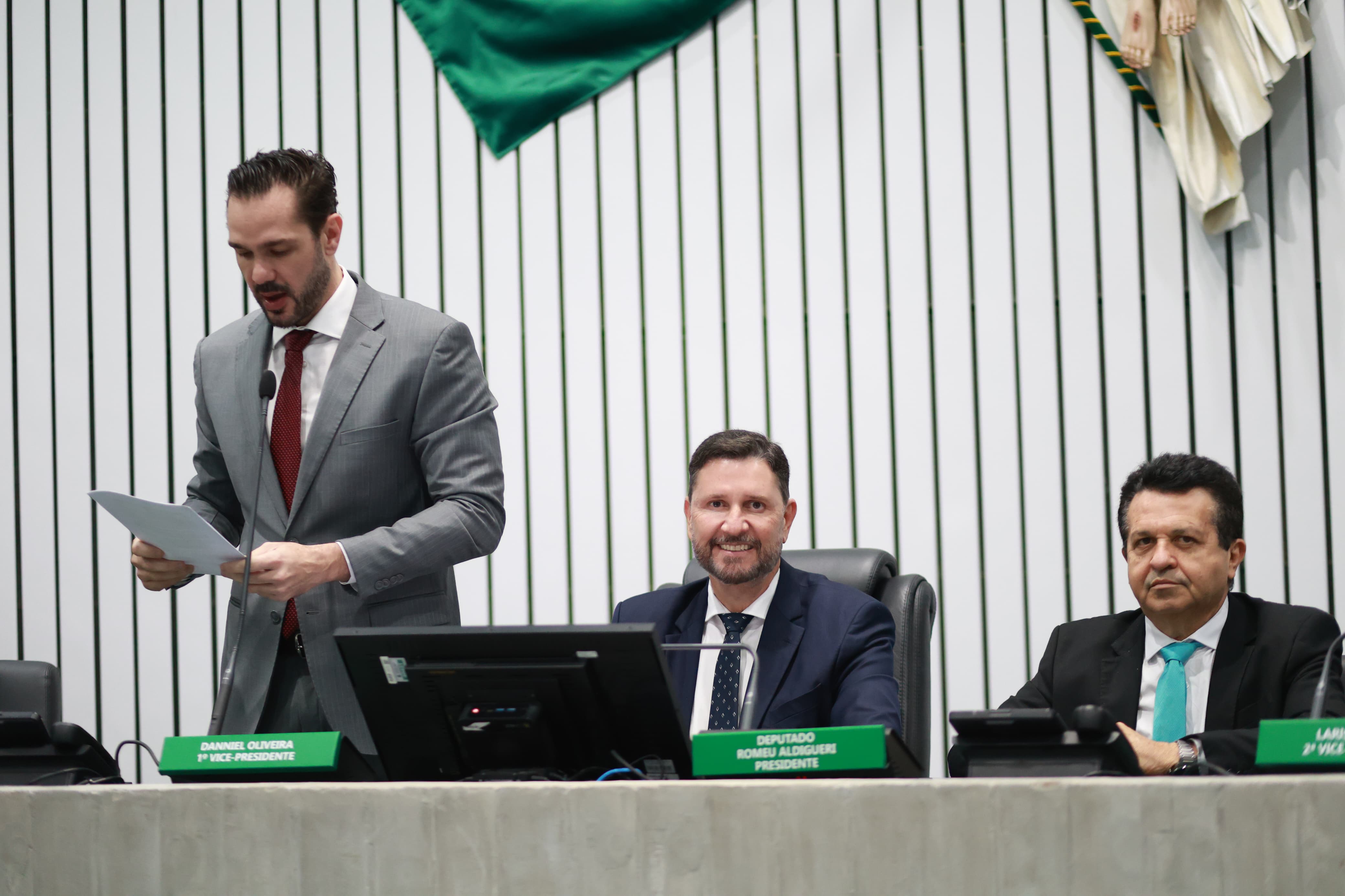 A leitura das matérias foi feita pelo deputado Guilherme Bismarck (PSB)