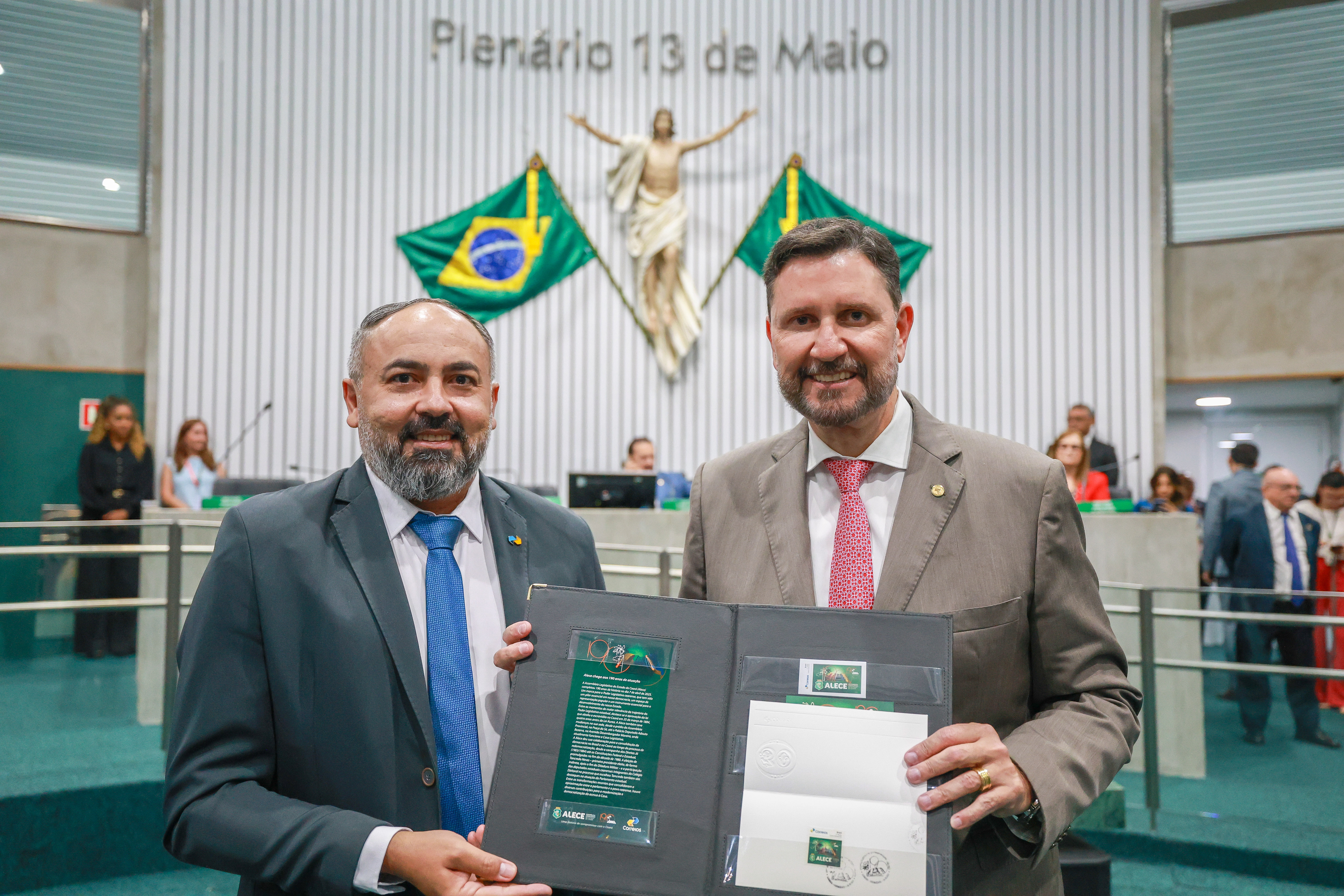 O superintendente dos Correios no Ceará, Kléber Andrade, e o presidente da Alece, deputado Romeu Aldigueri