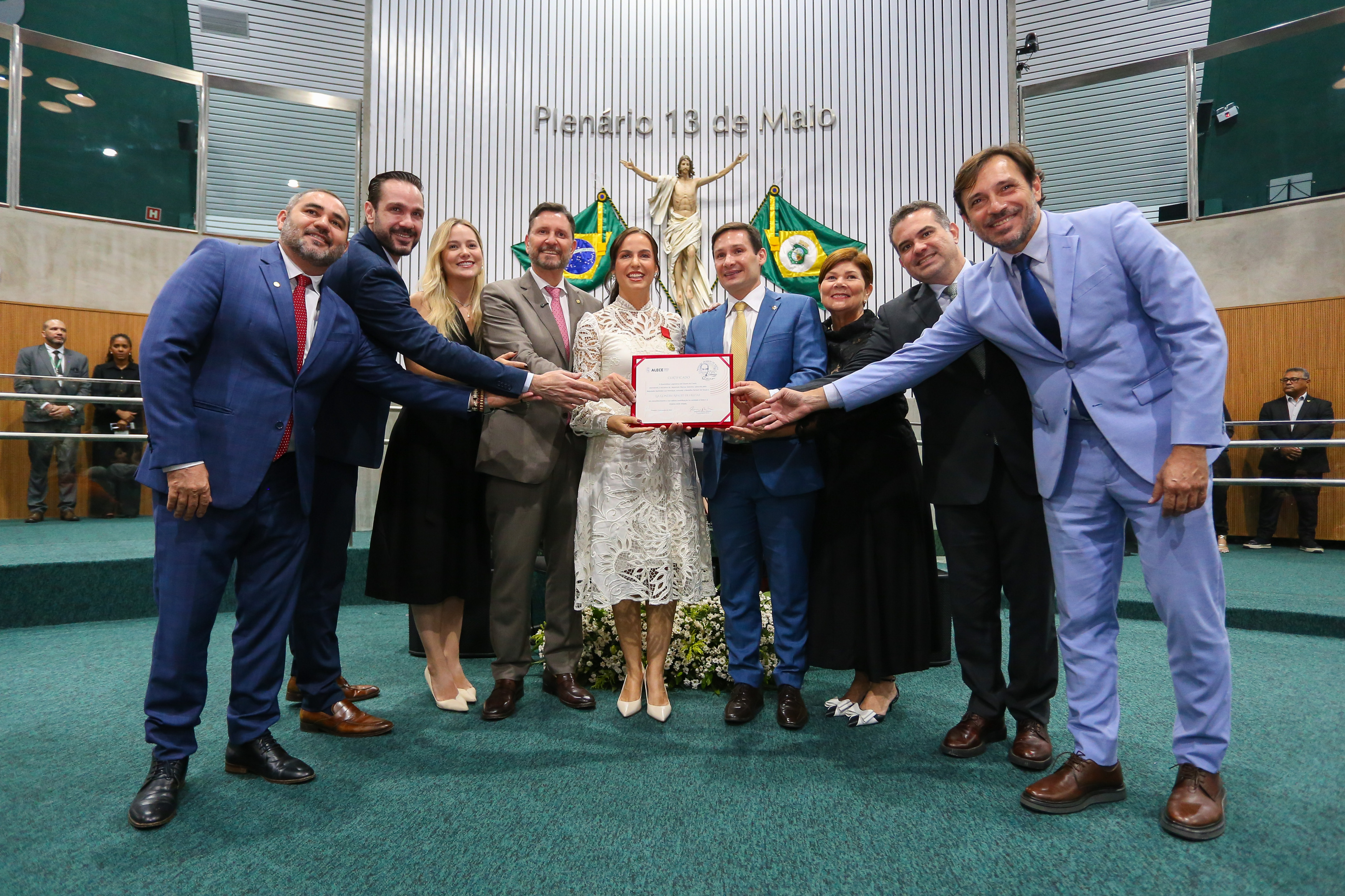 Sessão solene foi realizada no Plenário 13 de Maio