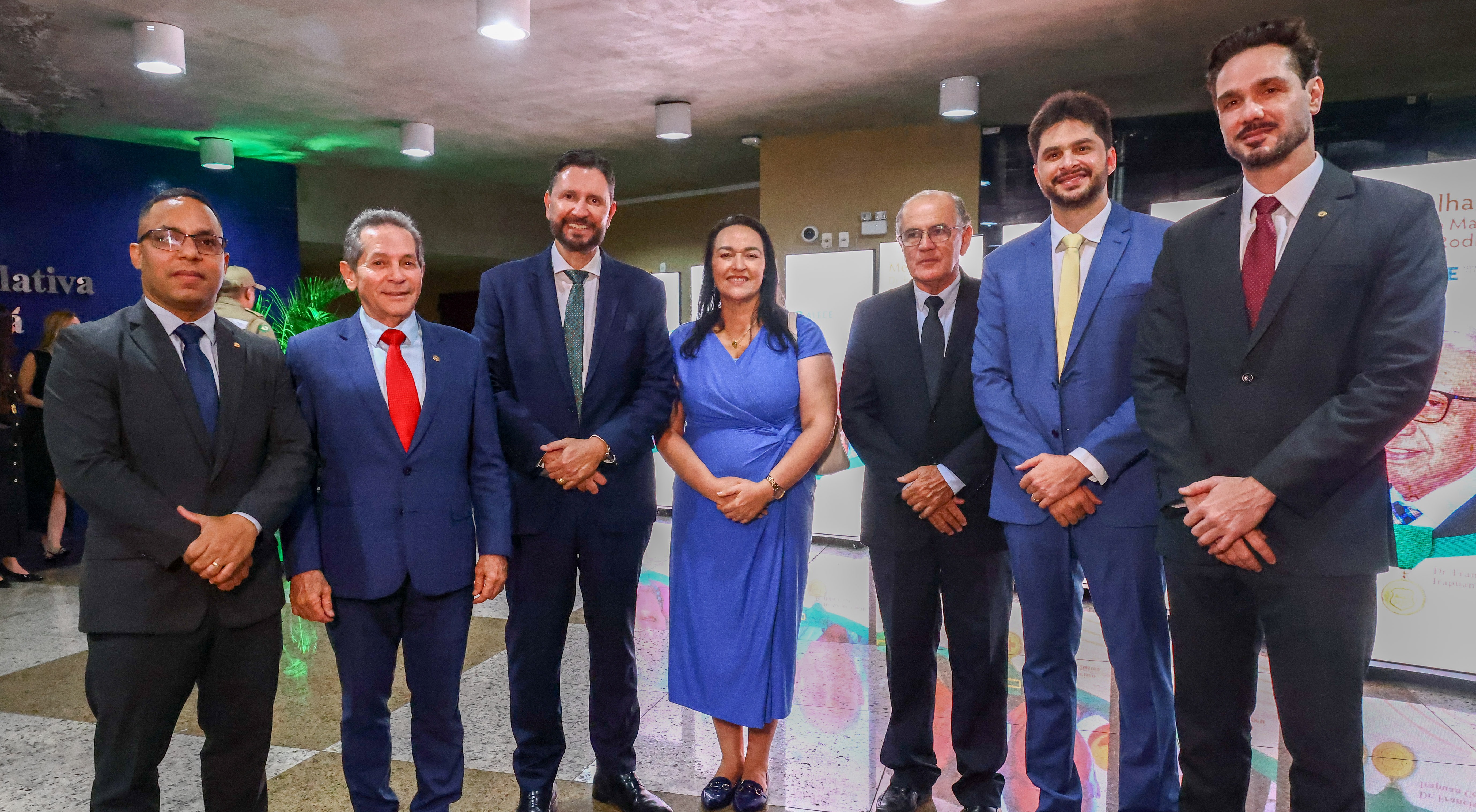 Parlamentares comemoram entrega da medalha Paulo Marcelo Martins a profissionais de saúde