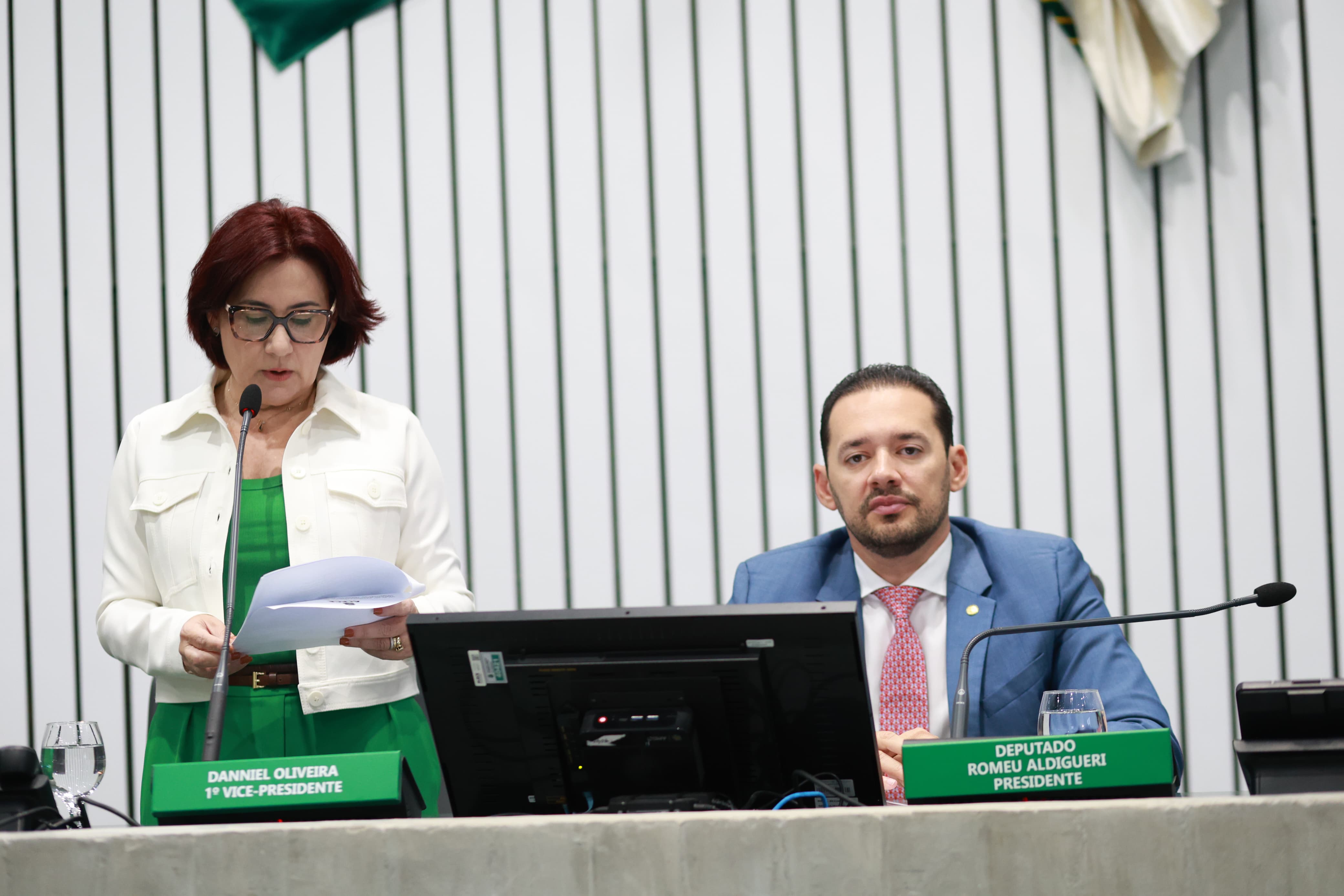 A leitura das matérias foi realizada pela deputada Emilia Pessoa (PSDB)