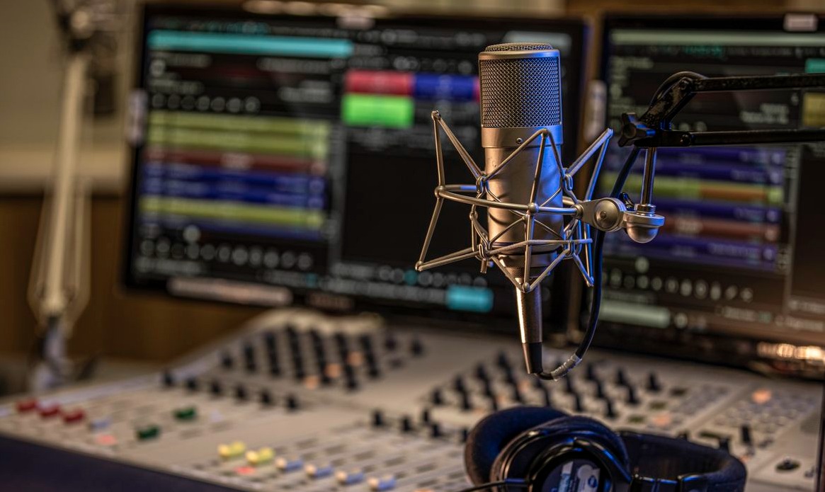 A homenagem foi requerida pelos deputados Almir Bié e Apóstolo Luiz Henrique