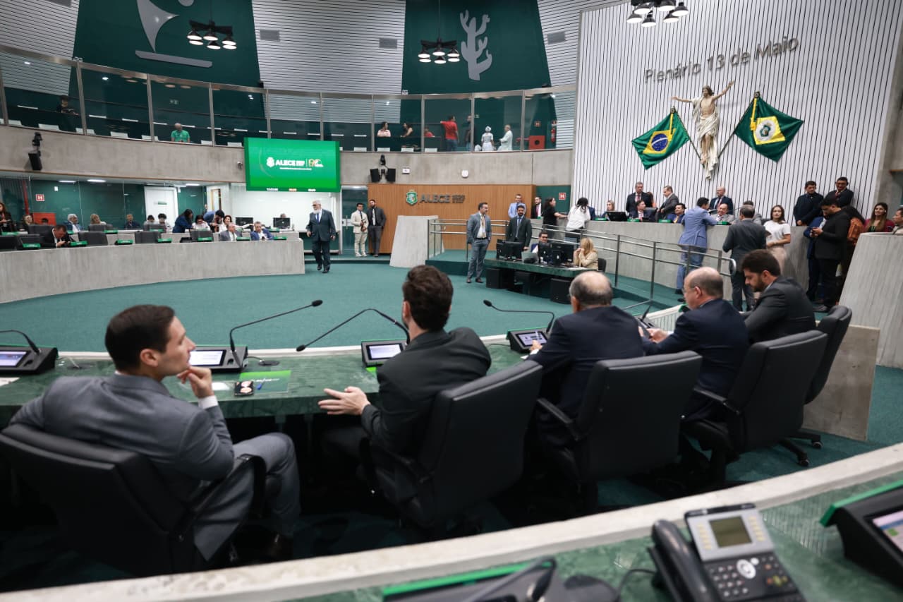 Plenário aprova indicação da defensora pública Sâmia Farias e PEC que altera quórum para CPI