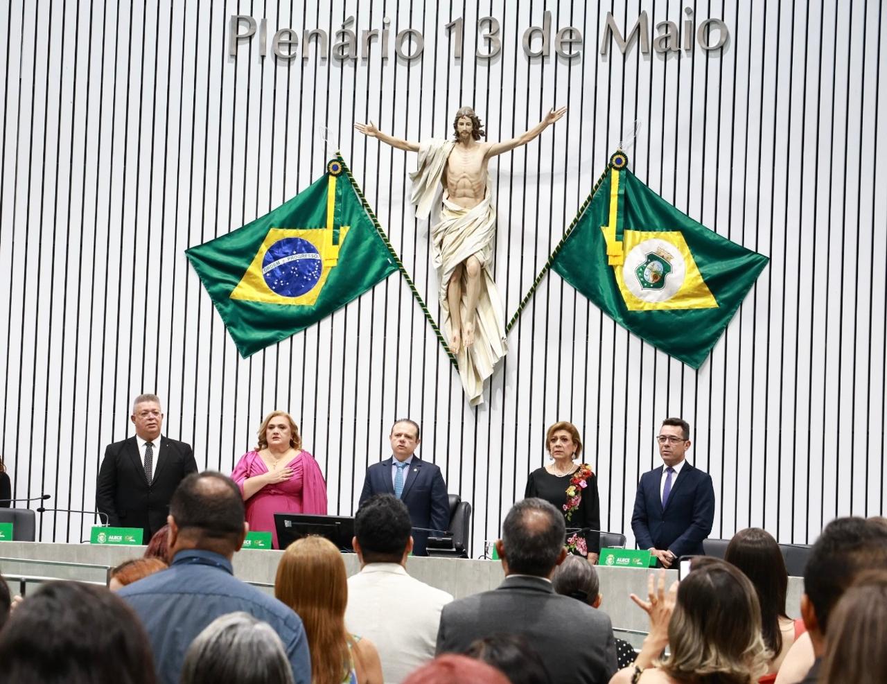 Alece homenageia cerimonialistas e profissionais de eventos em solenidade