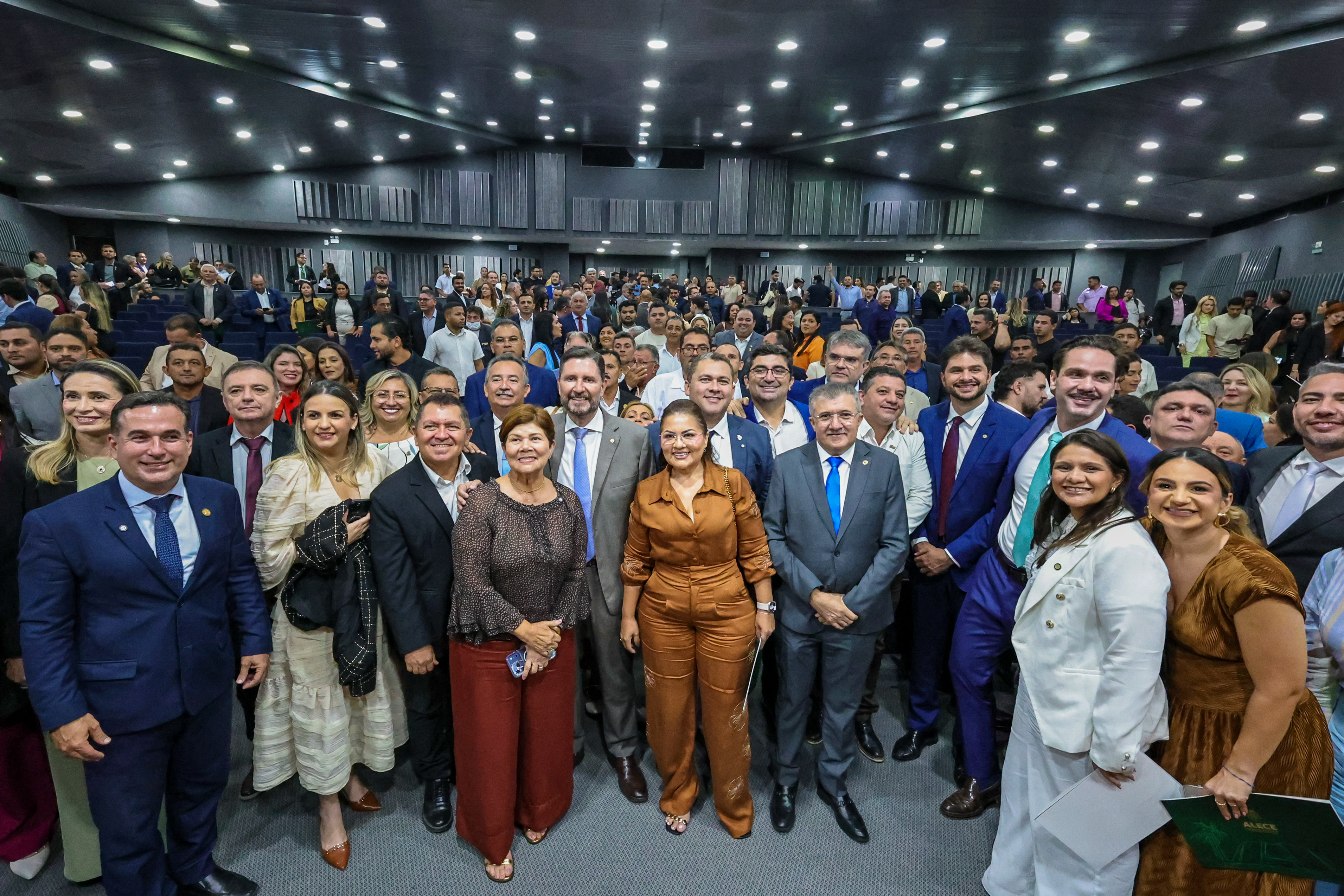 Gestão municipalista de Romeu Aldigueri é enaltecida em homenagem a vereadores na Alece