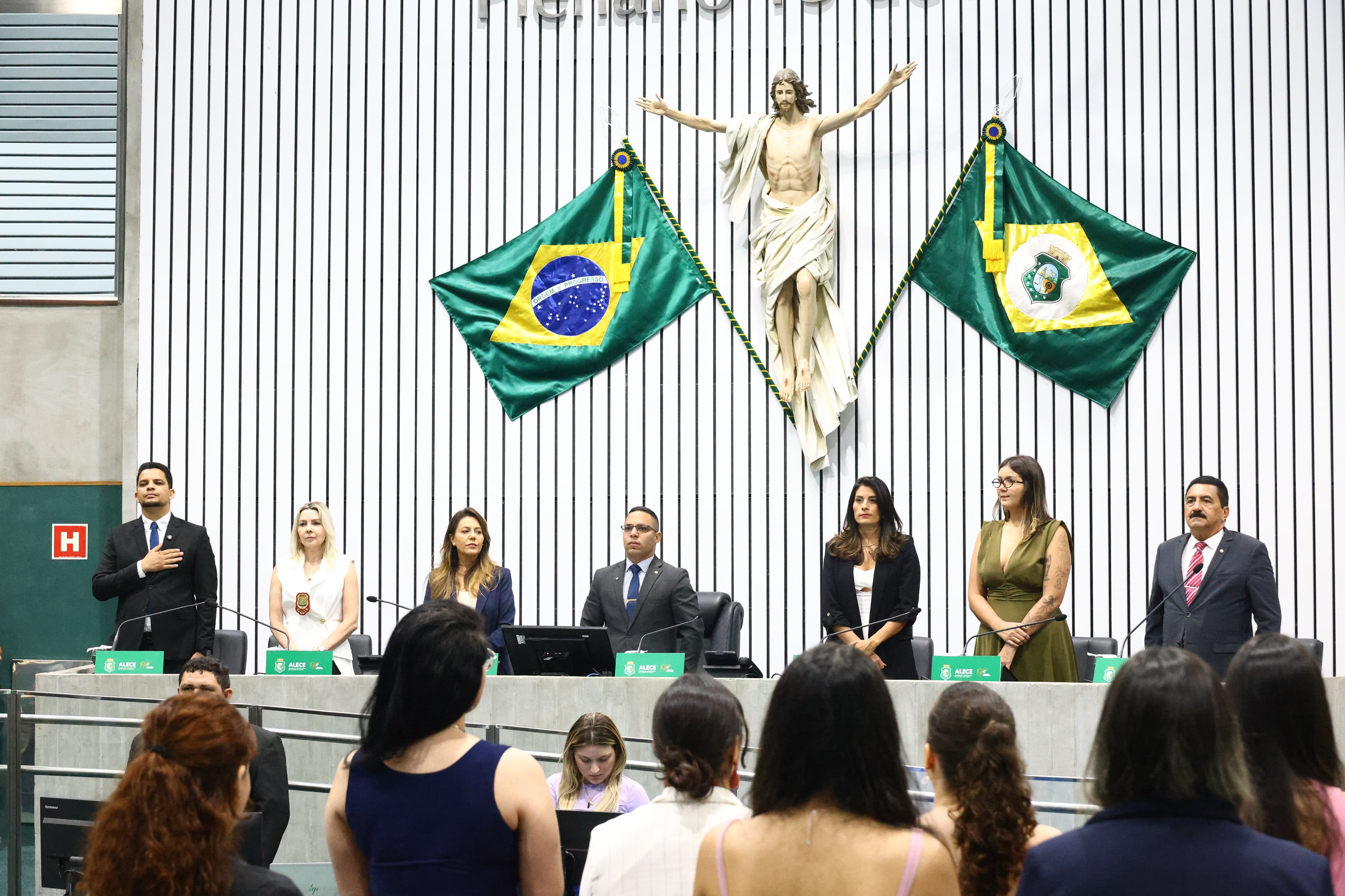 Alece reconhece o trabalho de pessoas e instituições na defesa de menores do CE contra crimes sexuais