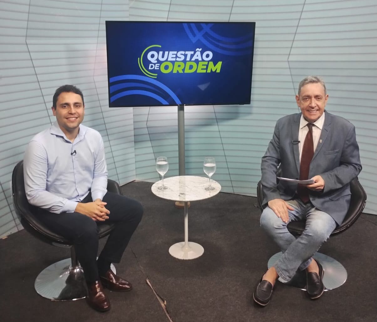 Médico infectologista Luan Victor e jornalista Renato Abreu