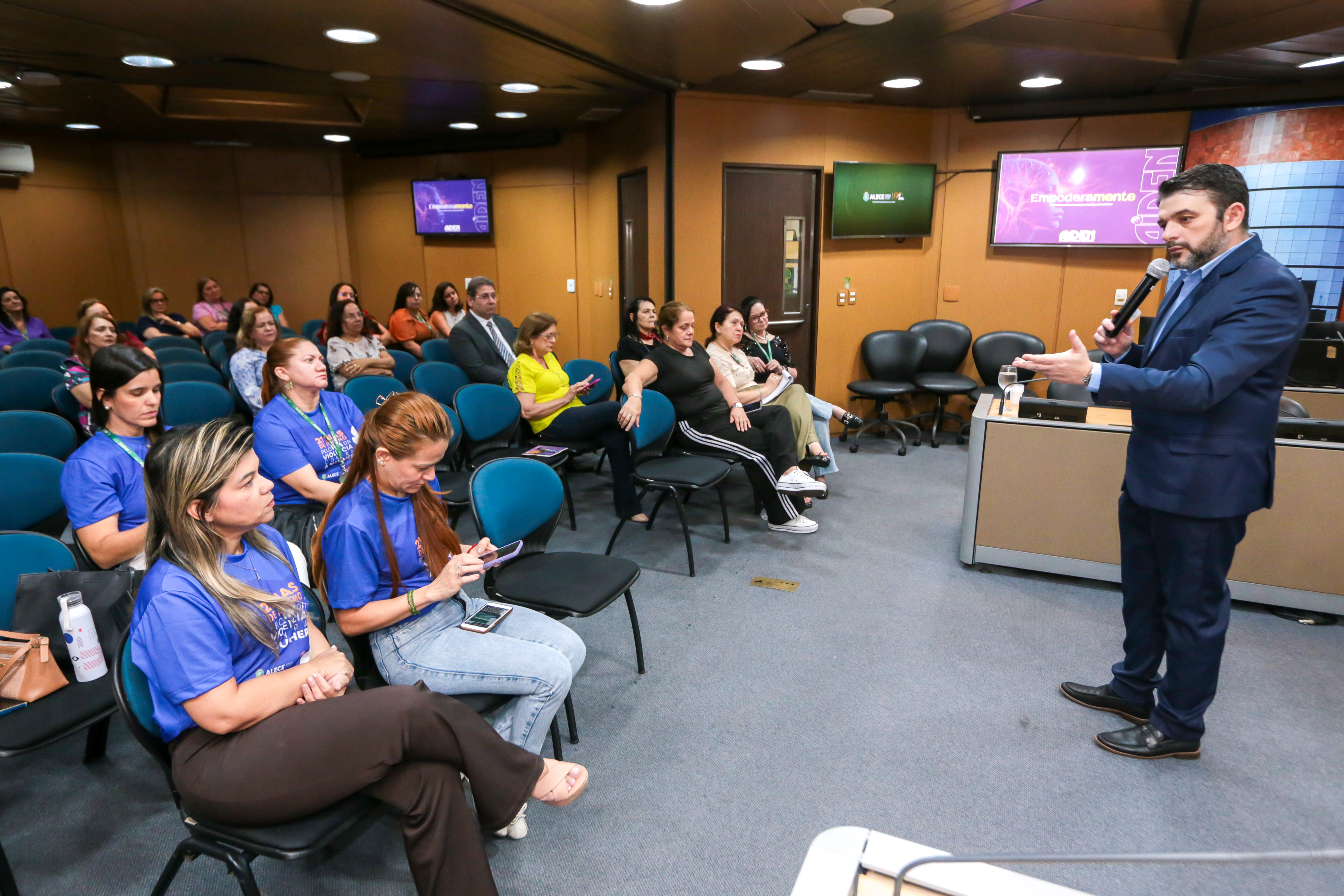 Alece promove palestra "EmpoderaMente" na campanha de 21 dias de ativismo