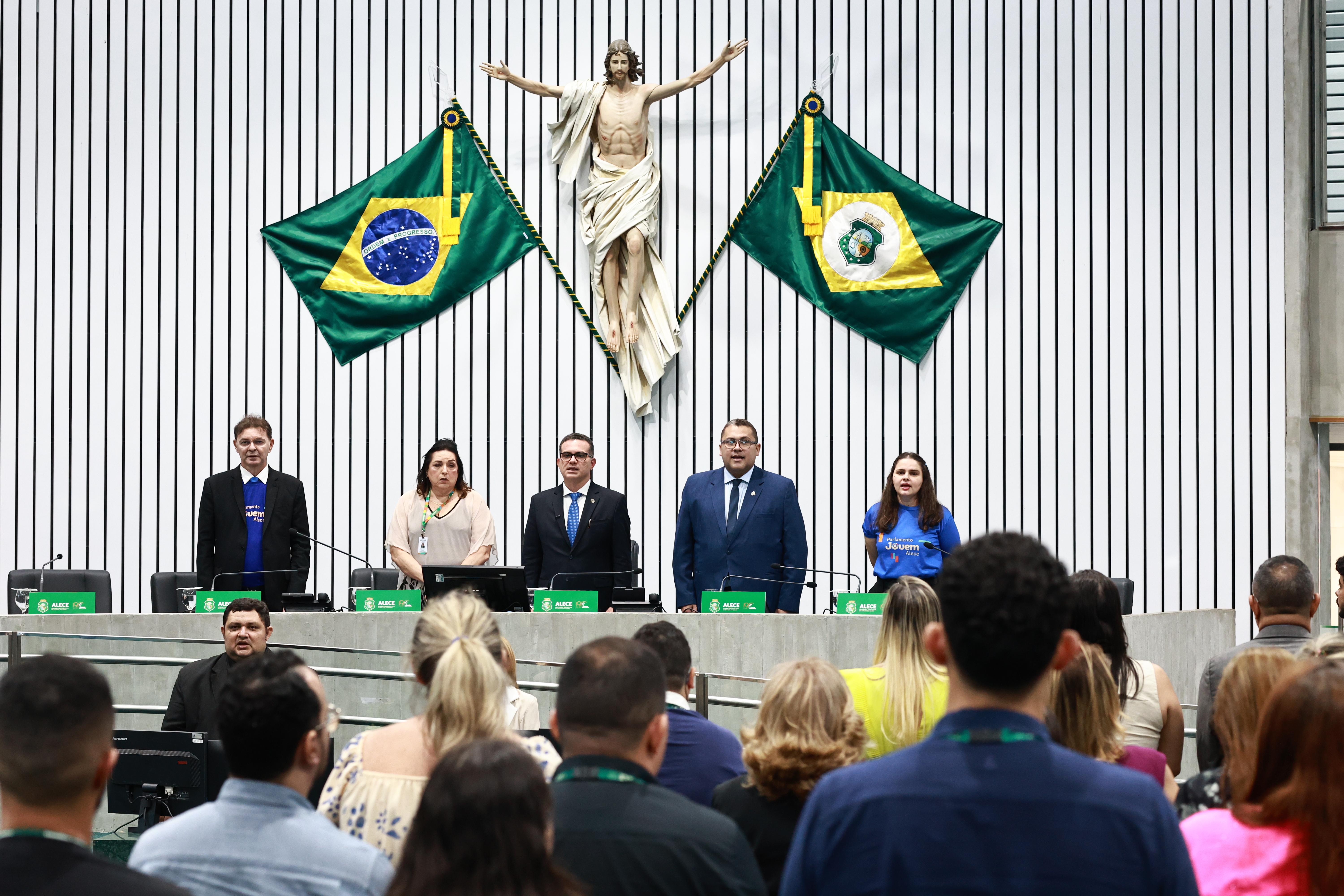 Estudantes eleitos no programa Parlamento Jovem 2025 tomam posse em solene na Alece