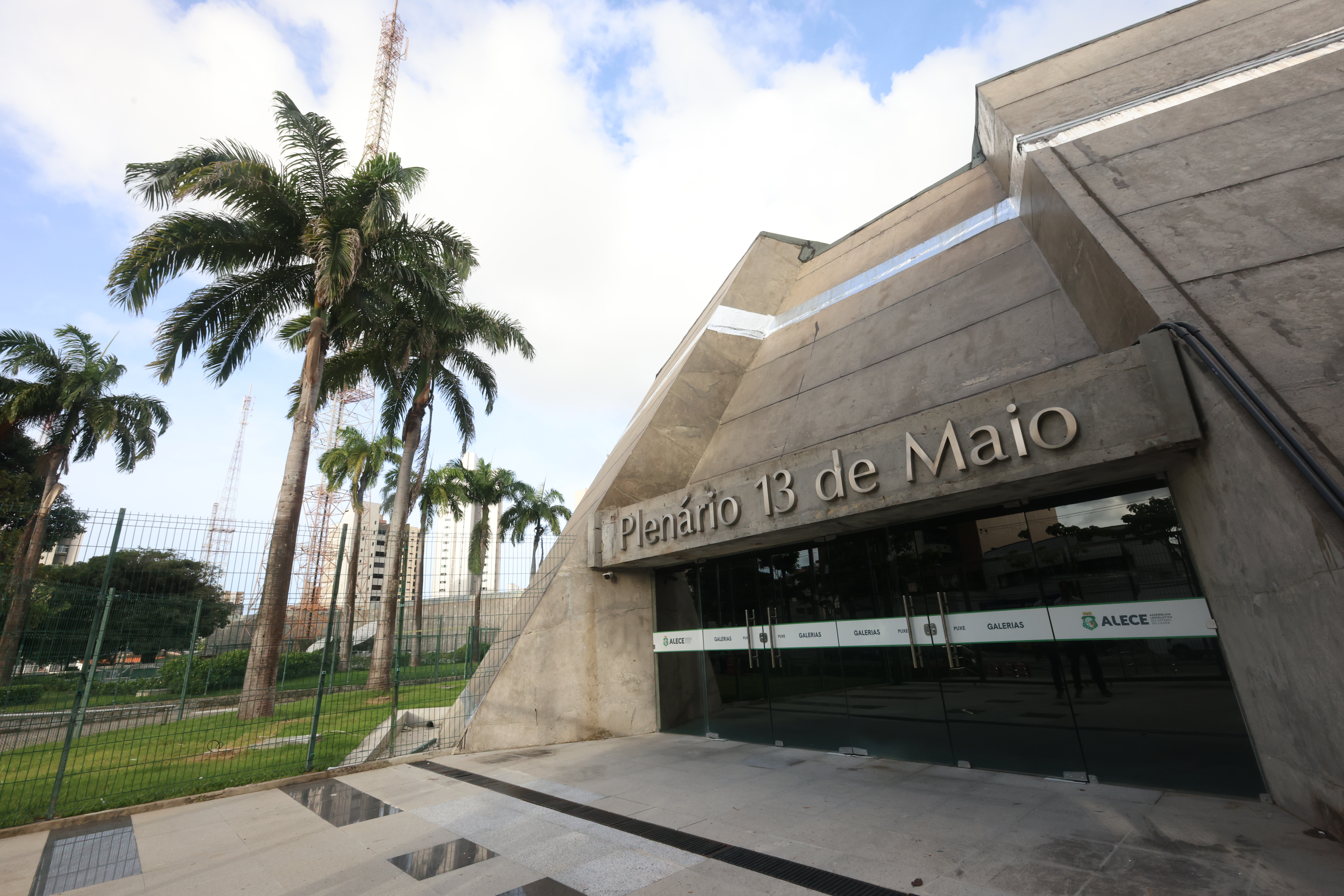 Alece homenageia os grupos Pavilhão Magnólia e Companhia Prisma de Arte nesta segunda