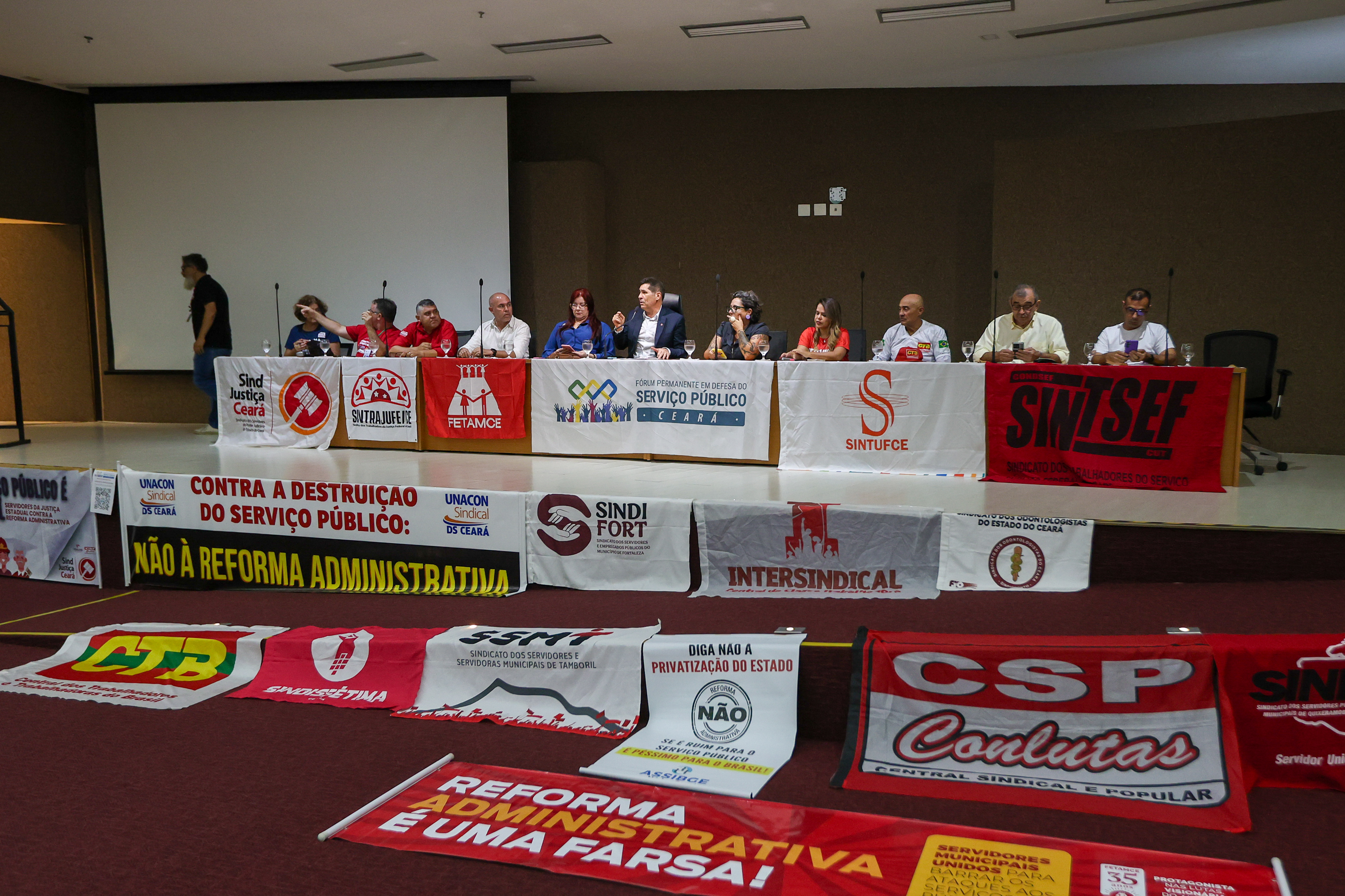 Audiência pública foi realizada na tarde desta segunda-feira (15/12)