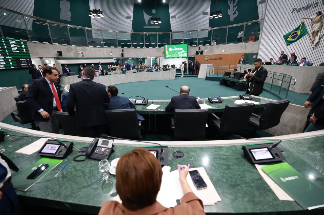 Votação ocorreu durante a sessão plenária desta quarta-feira (17/12)
