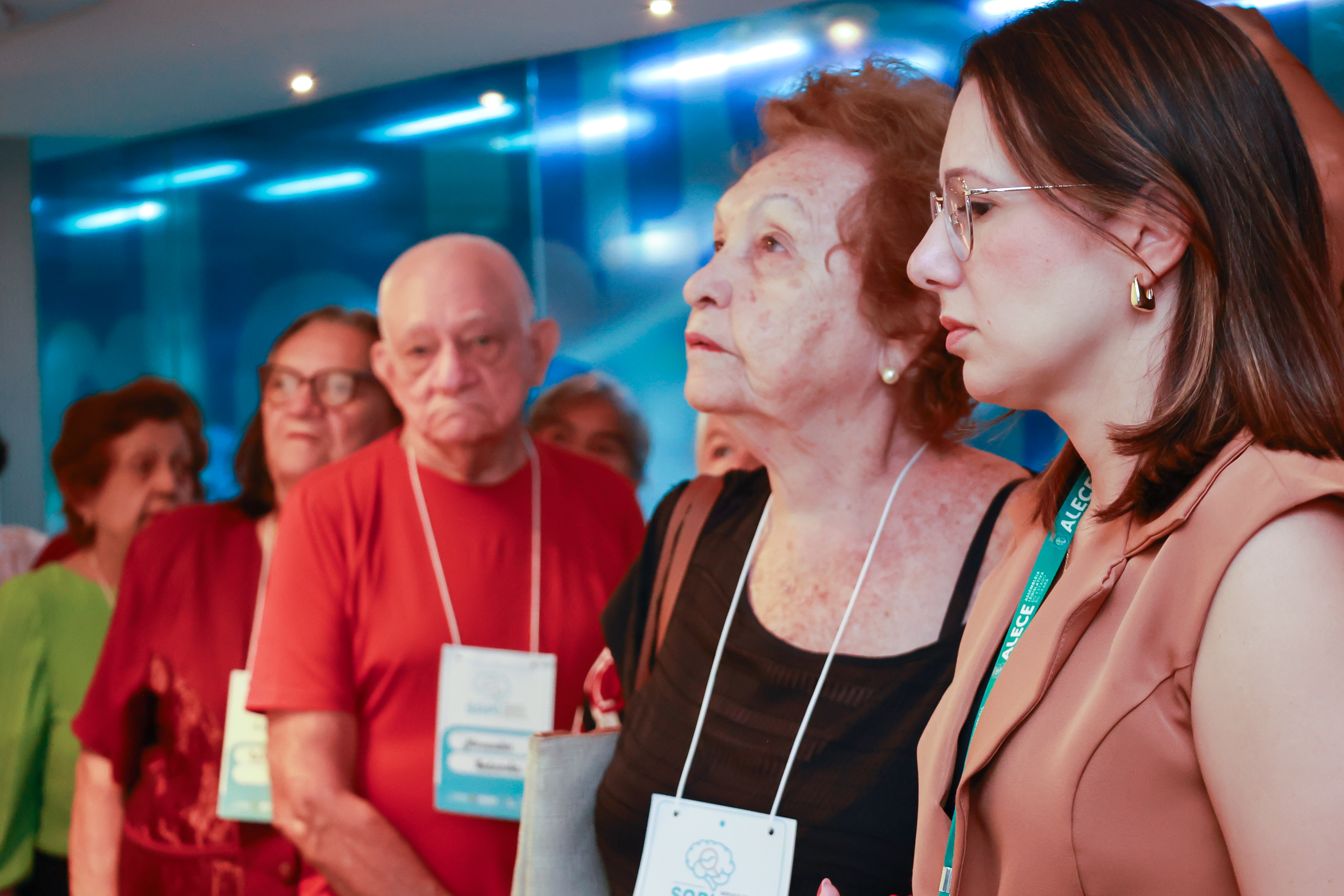 Idosos participantes do Sapi durante visita às dependência da Alece