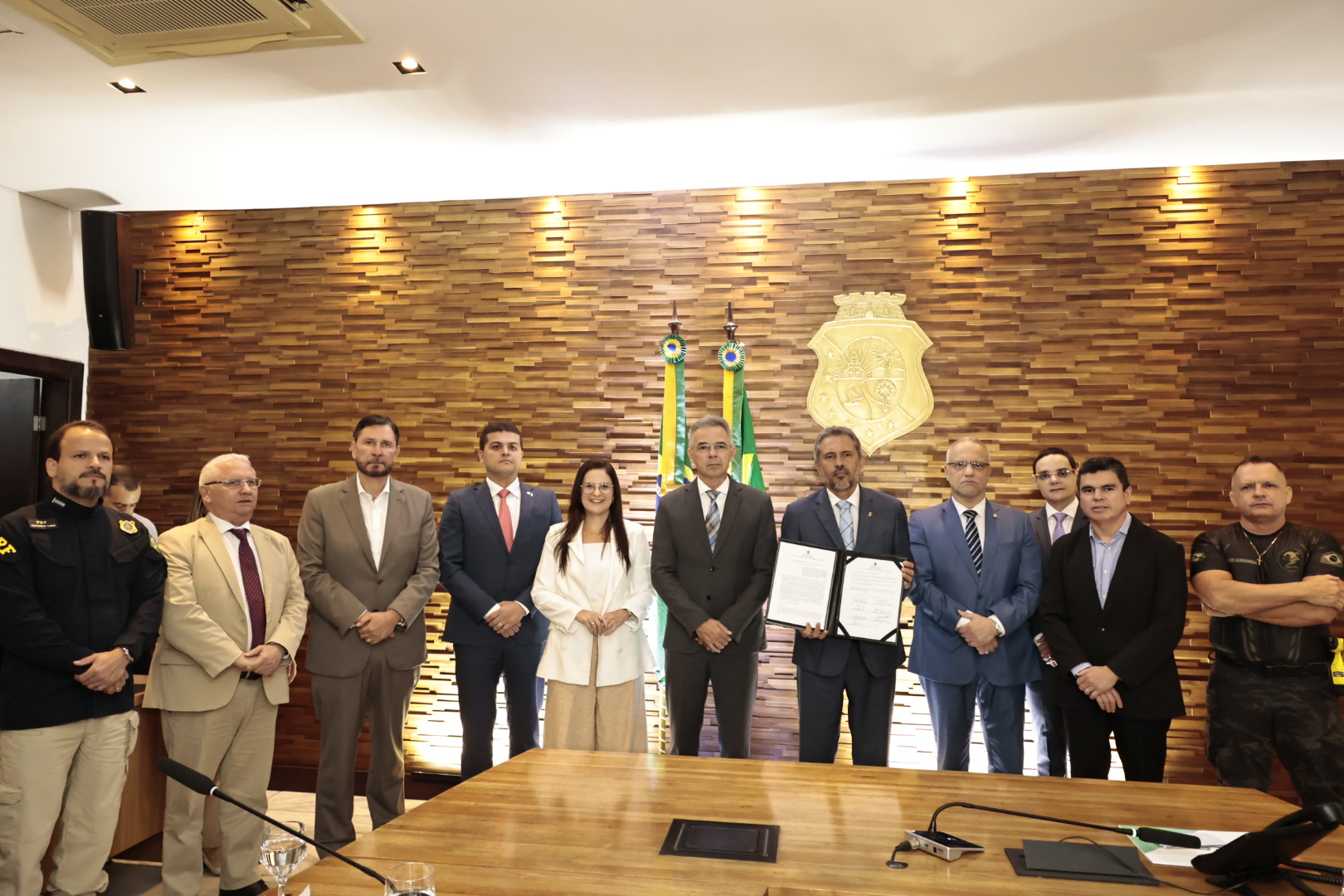 Integrantes do Coesi assinaram termo de compromisso para a construção de quatro unidades prisionais