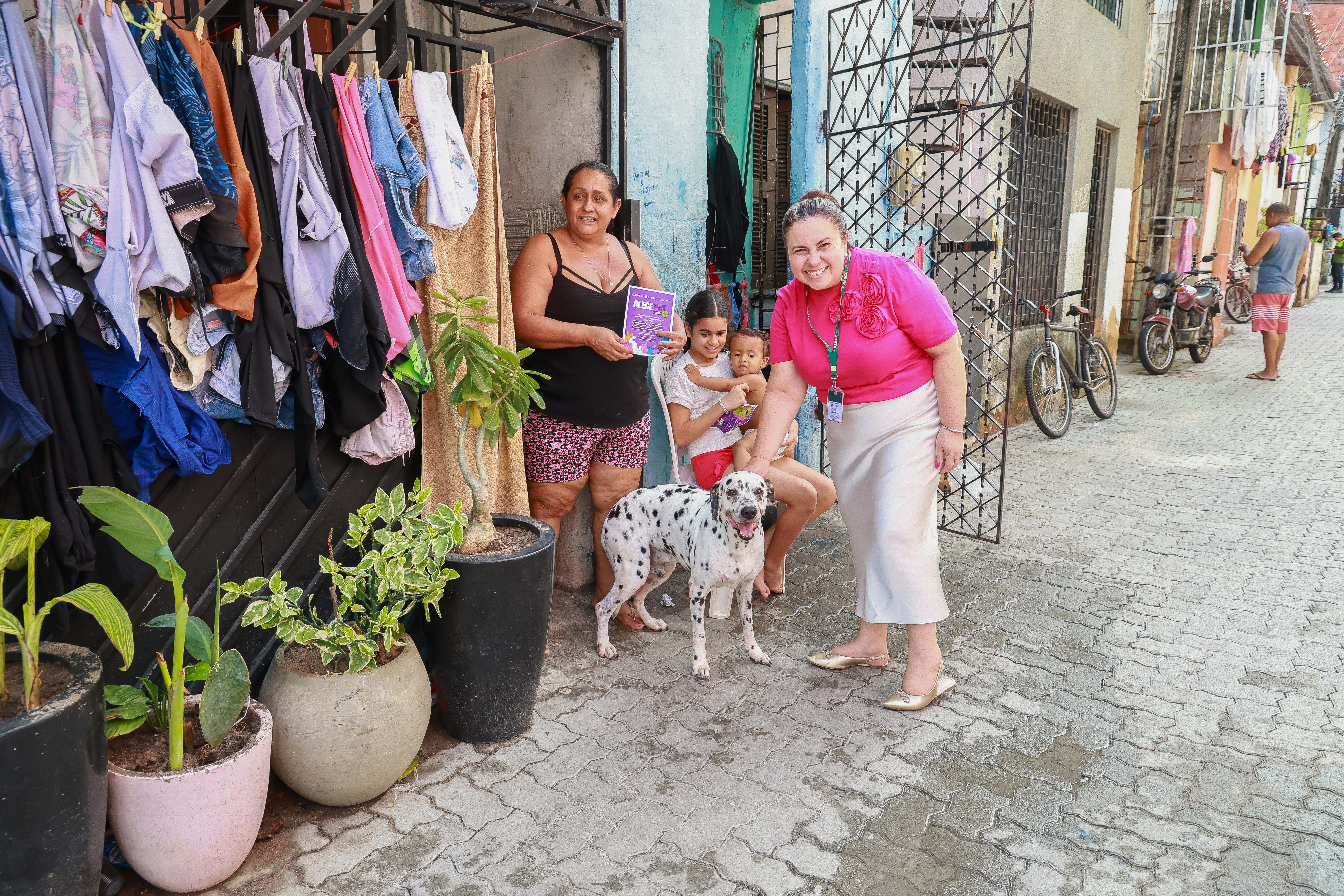Alece promove ação de divulgação do Alece Pet em comunidades do entorno